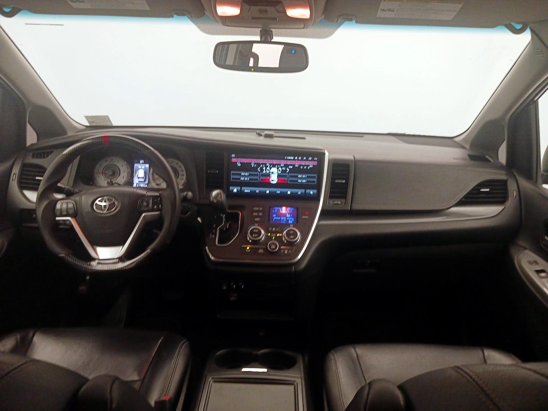 Thumbnail: 2015 Toyota Sienna - 9