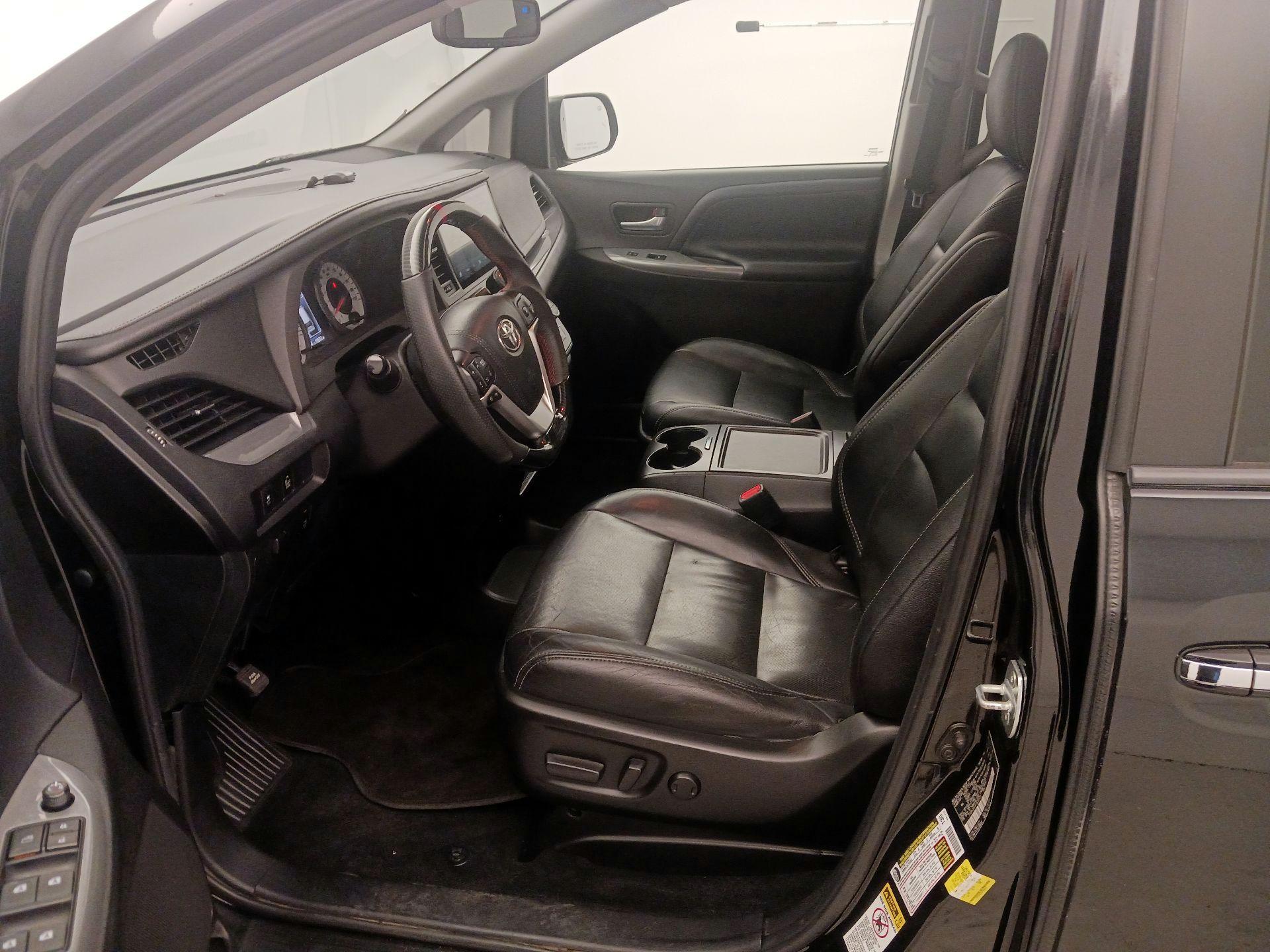 Thumbnail: 2015 Toyota Sienna - 11