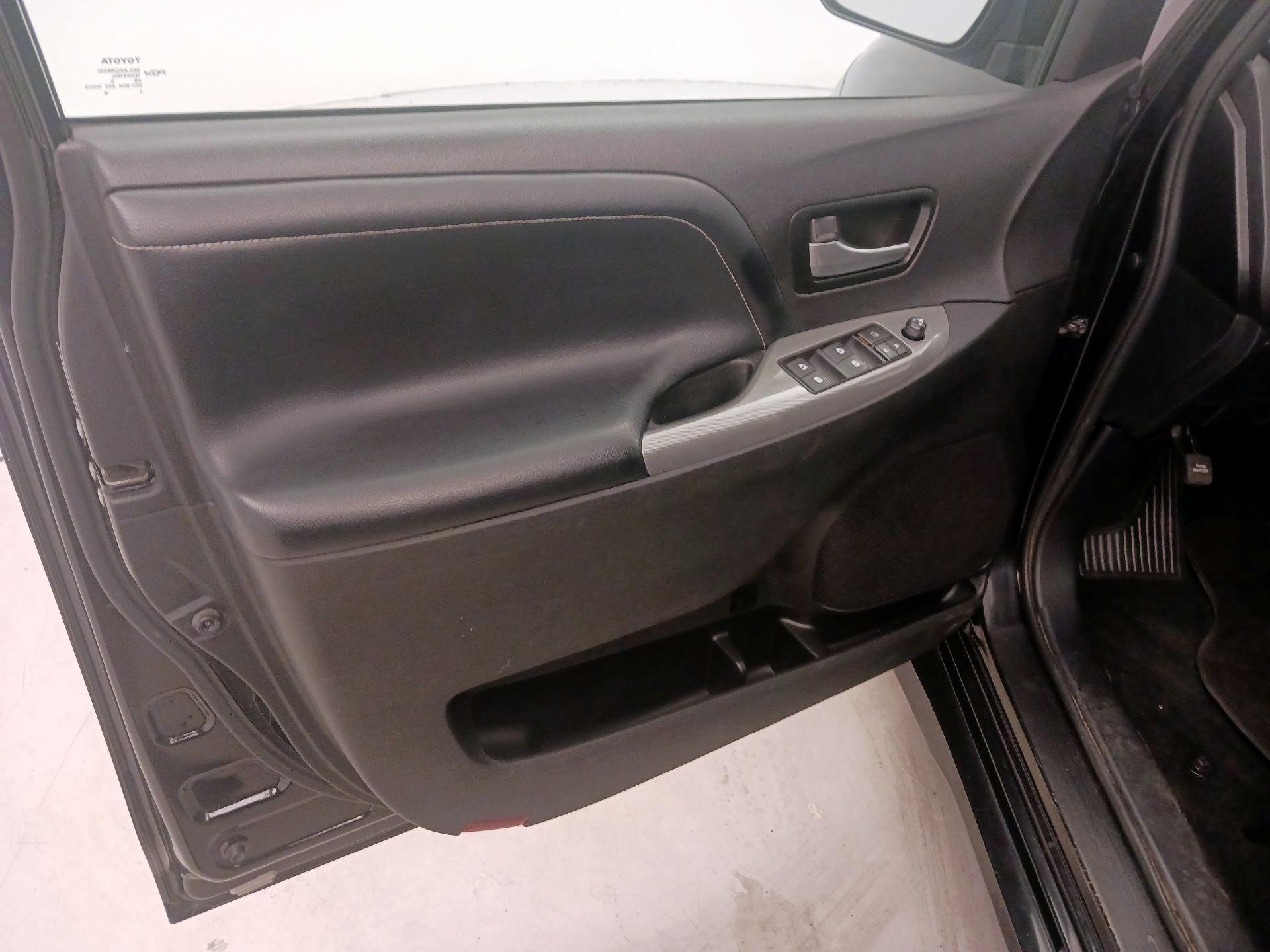 Thumbnail: 2015 Toyota Sienna - 12
