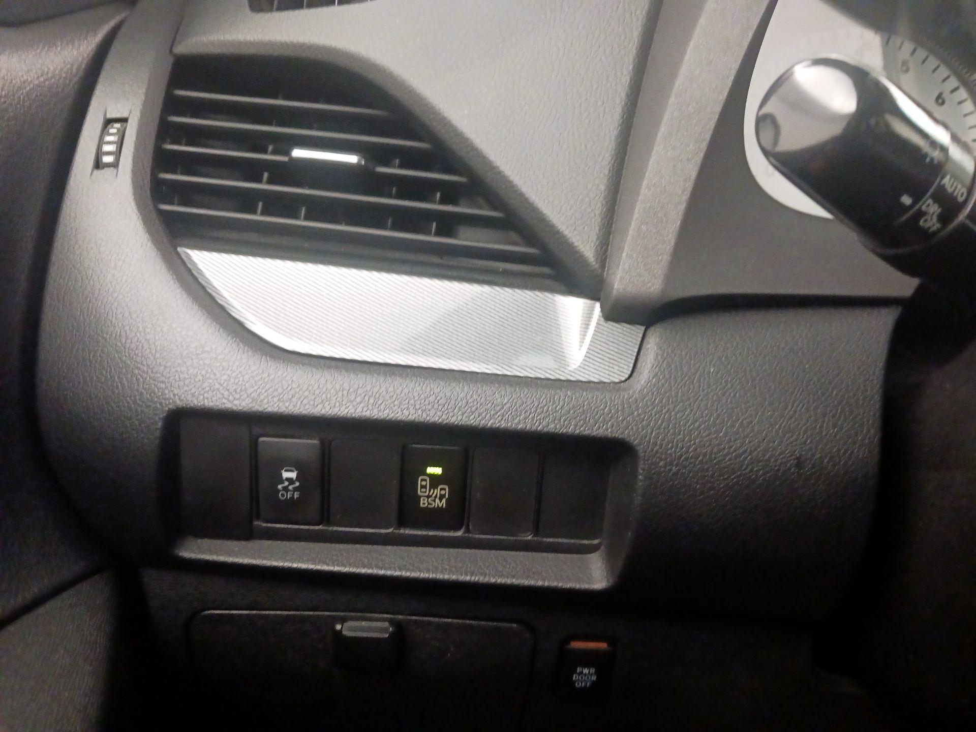 Thumbnail: 2015 Toyota Sienna - 13