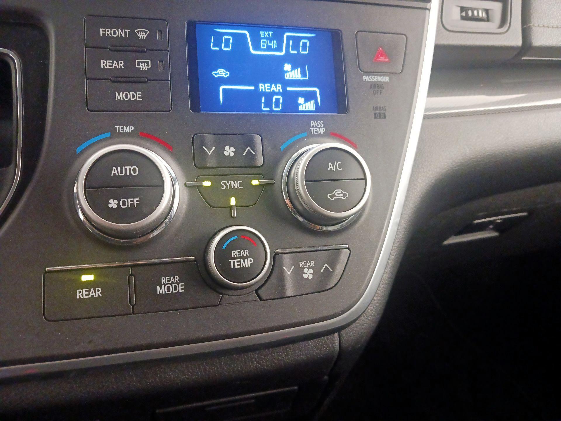 Thumbnail: 2015 Toyota Sienna - 16