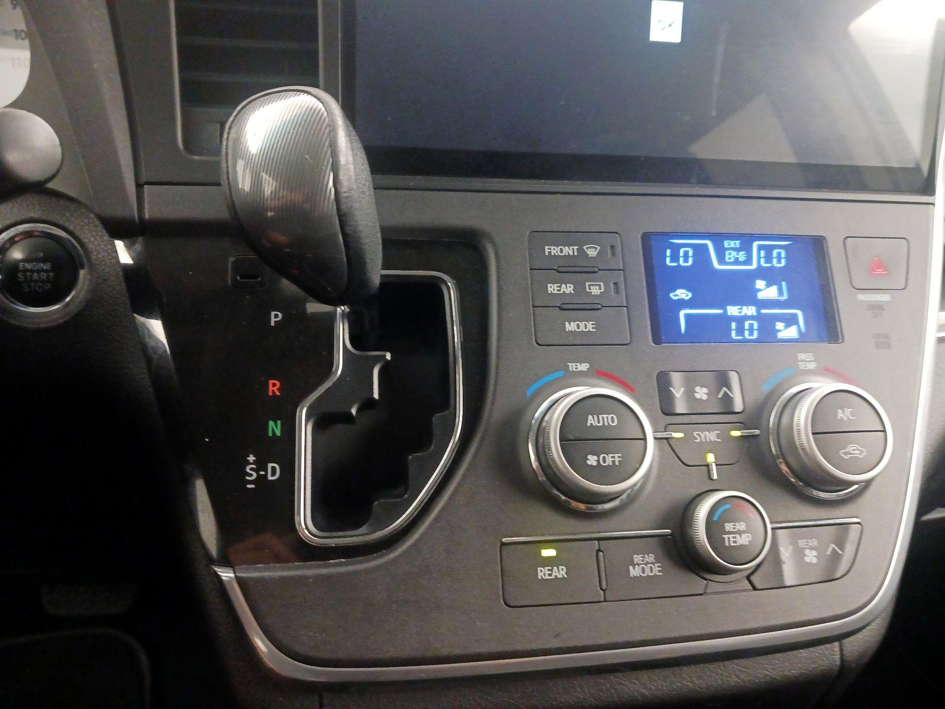 Thumbnail: 2015 Toyota Sienna - 17