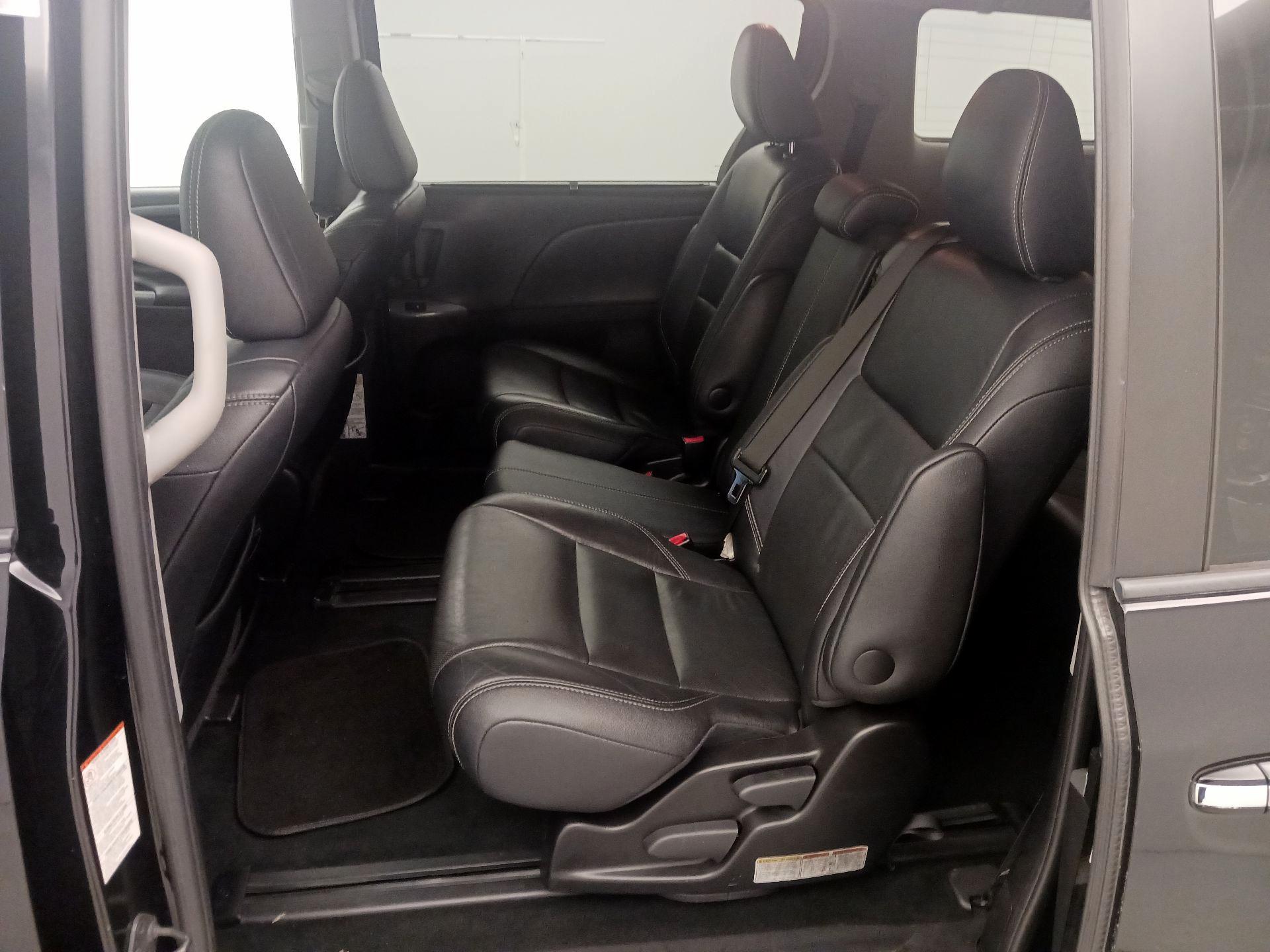 Thumbnail: 2015 Toyota Sienna - 19