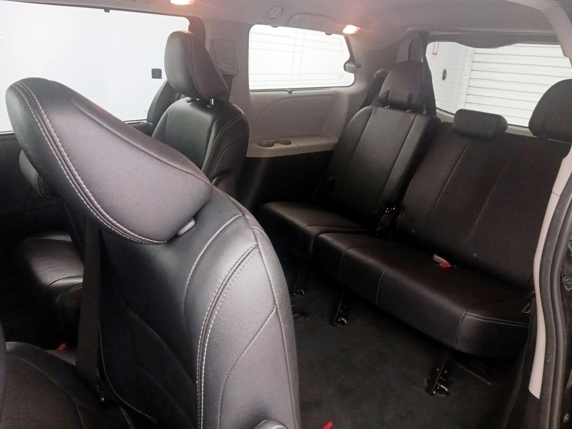 Thumbnail: 2015 Toyota Sienna - 20