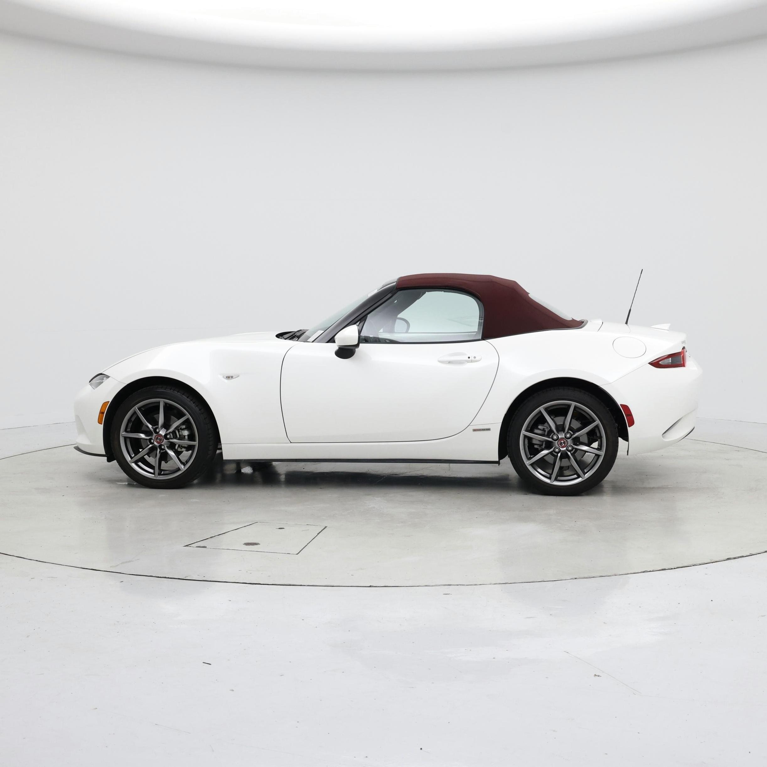 Thumbnail: 2020 Mazda MX-5 Miata - 3