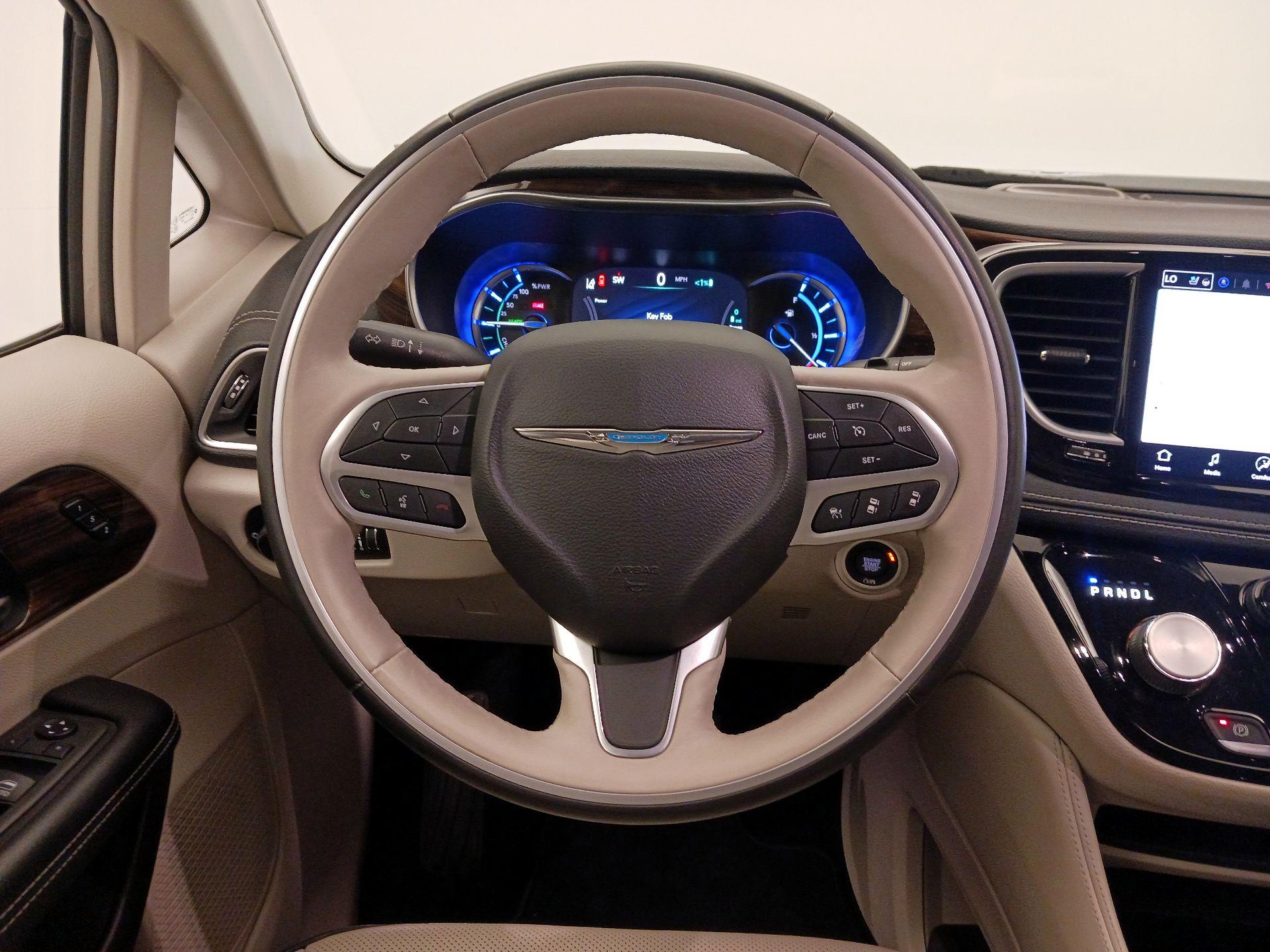 Thumbnail: 2021 Chrysler Pacifica - 10