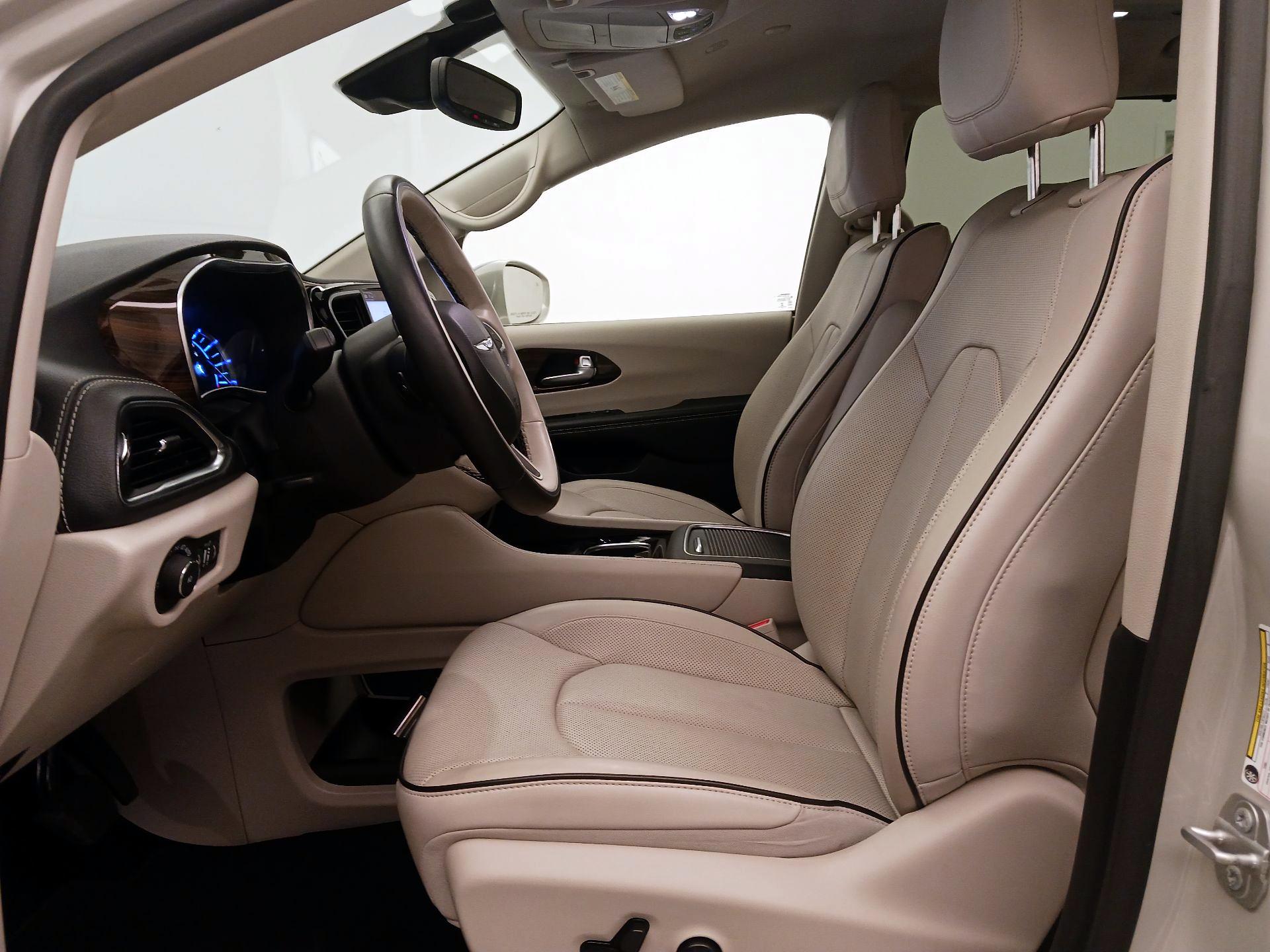 Thumbnail: 2021 Chrysler Pacifica - 11