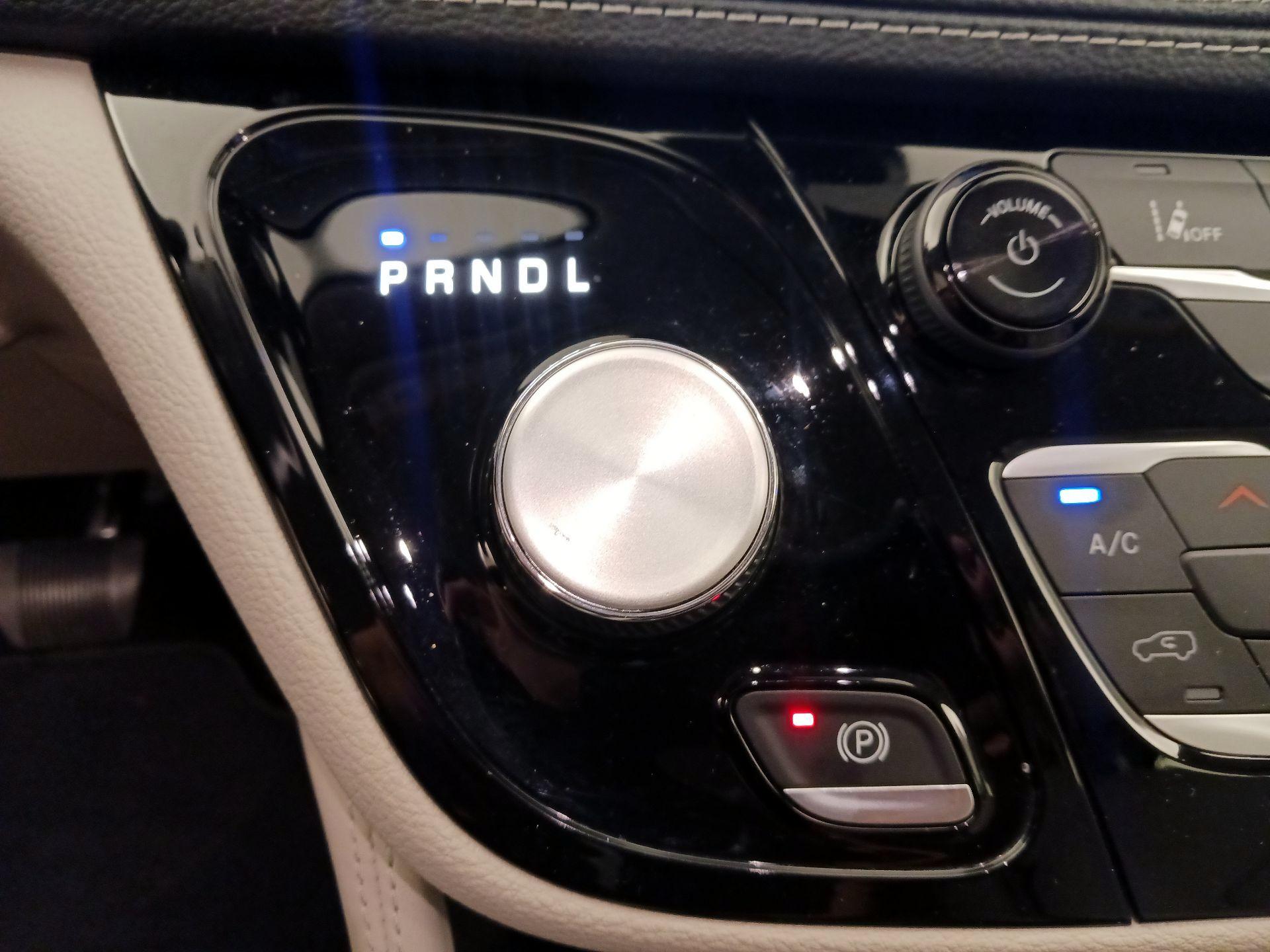 Thumbnail: 2021 Chrysler Pacifica - 18