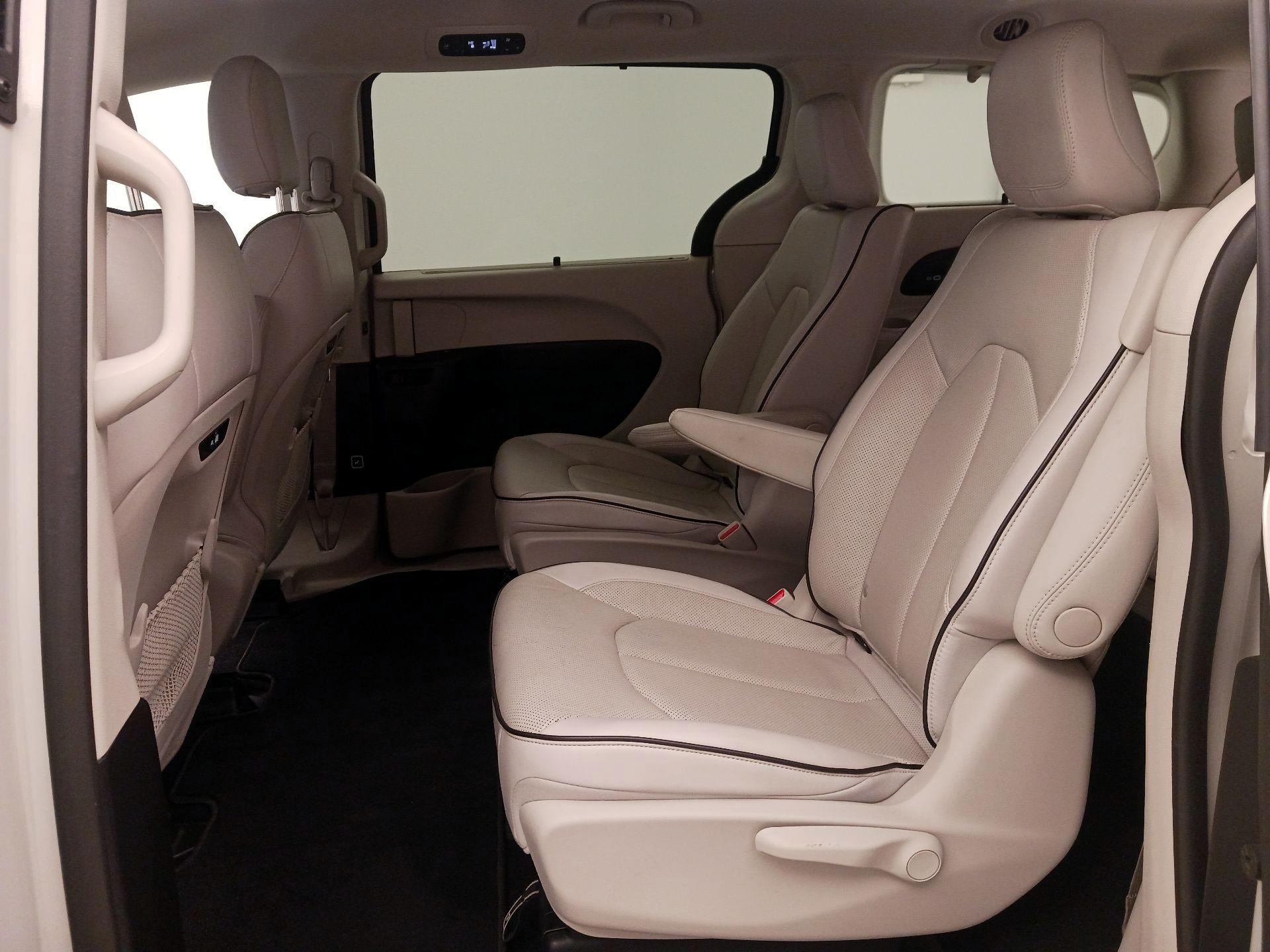 Thumbnail: 2021 Chrysler Pacifica - 20