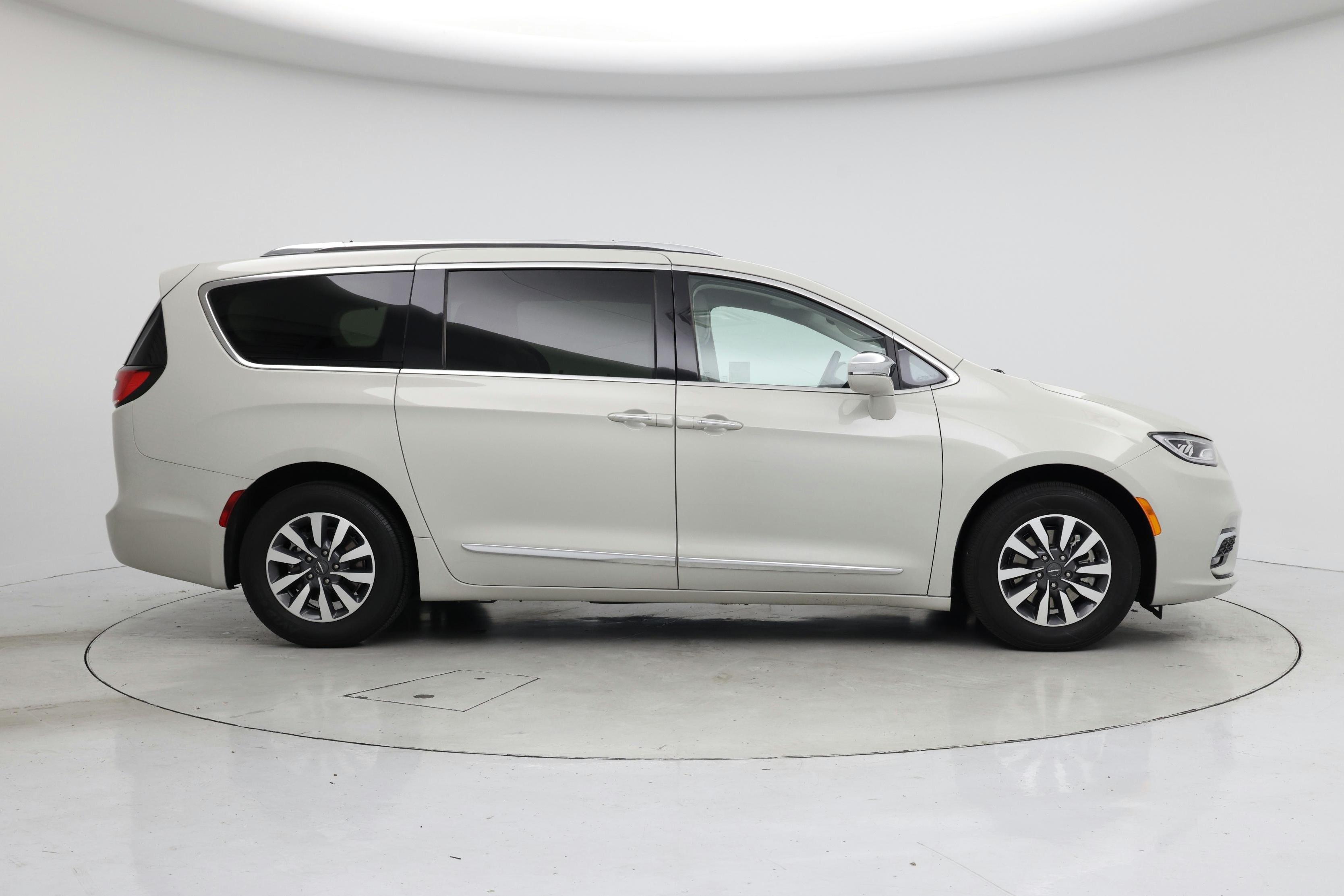 Thumbnail: 2021 Chrysler Pacifica - 7