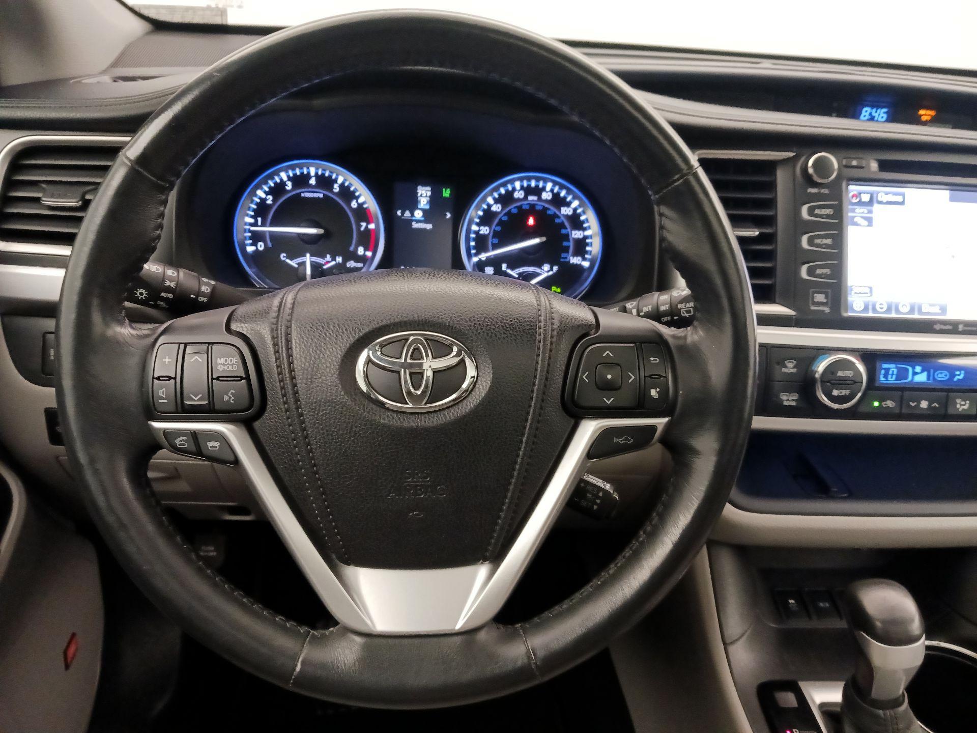 Thumbnail: 2014 Toyota Highlander - 10