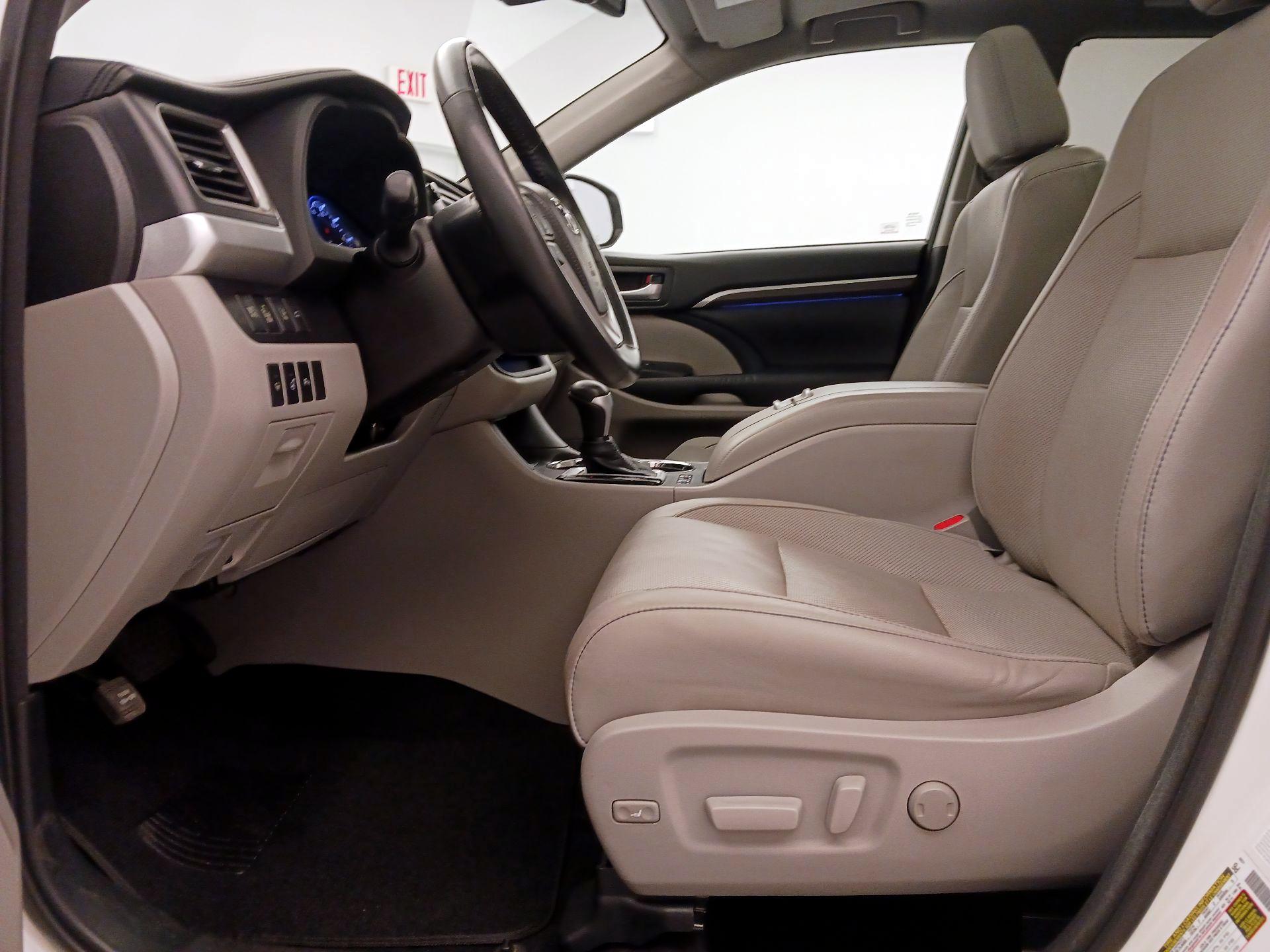Thumbnail: 2014 Toyota Highlander - 11