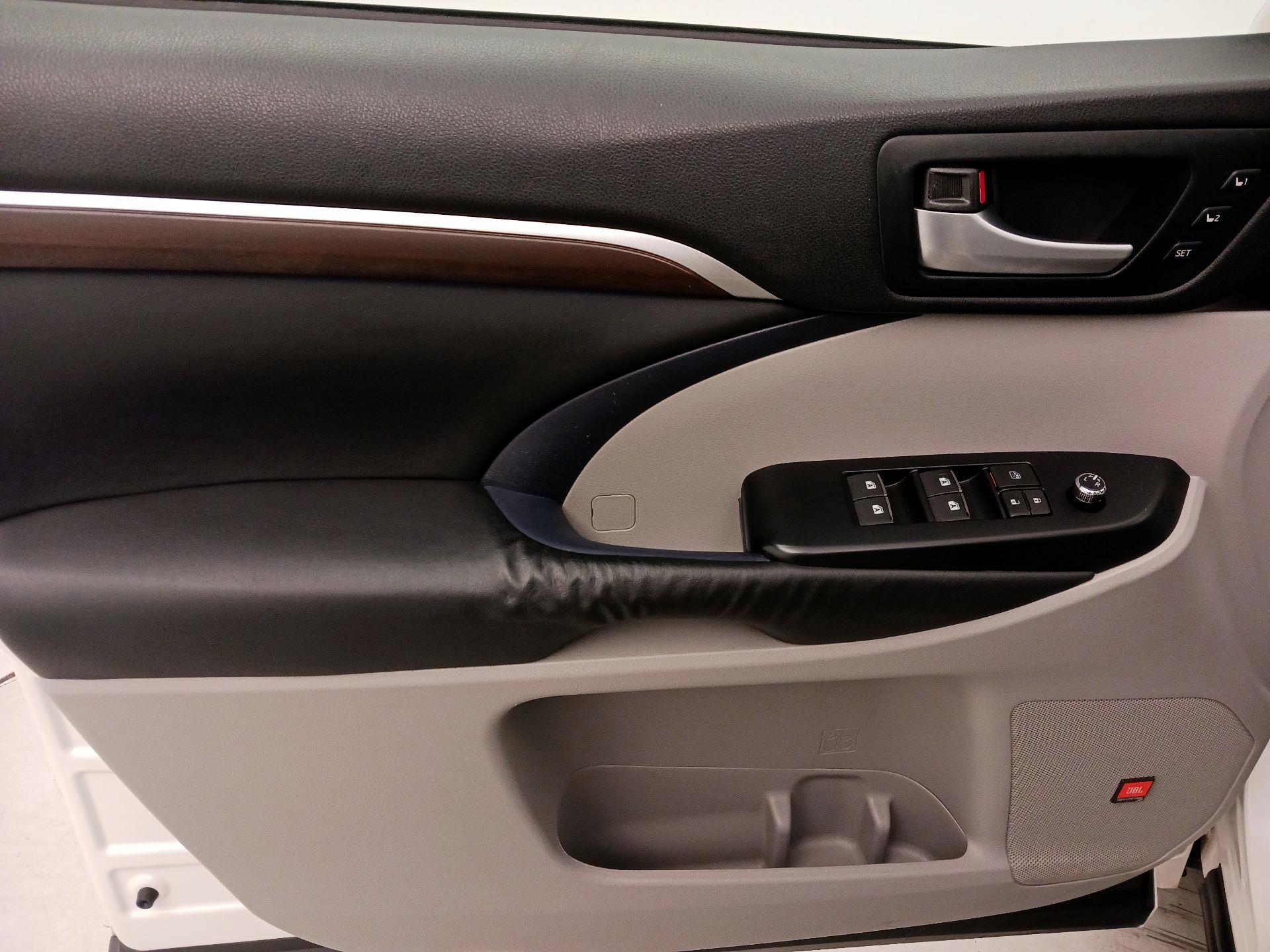 Thumbnail: 2014 Toyota Highlander - 12