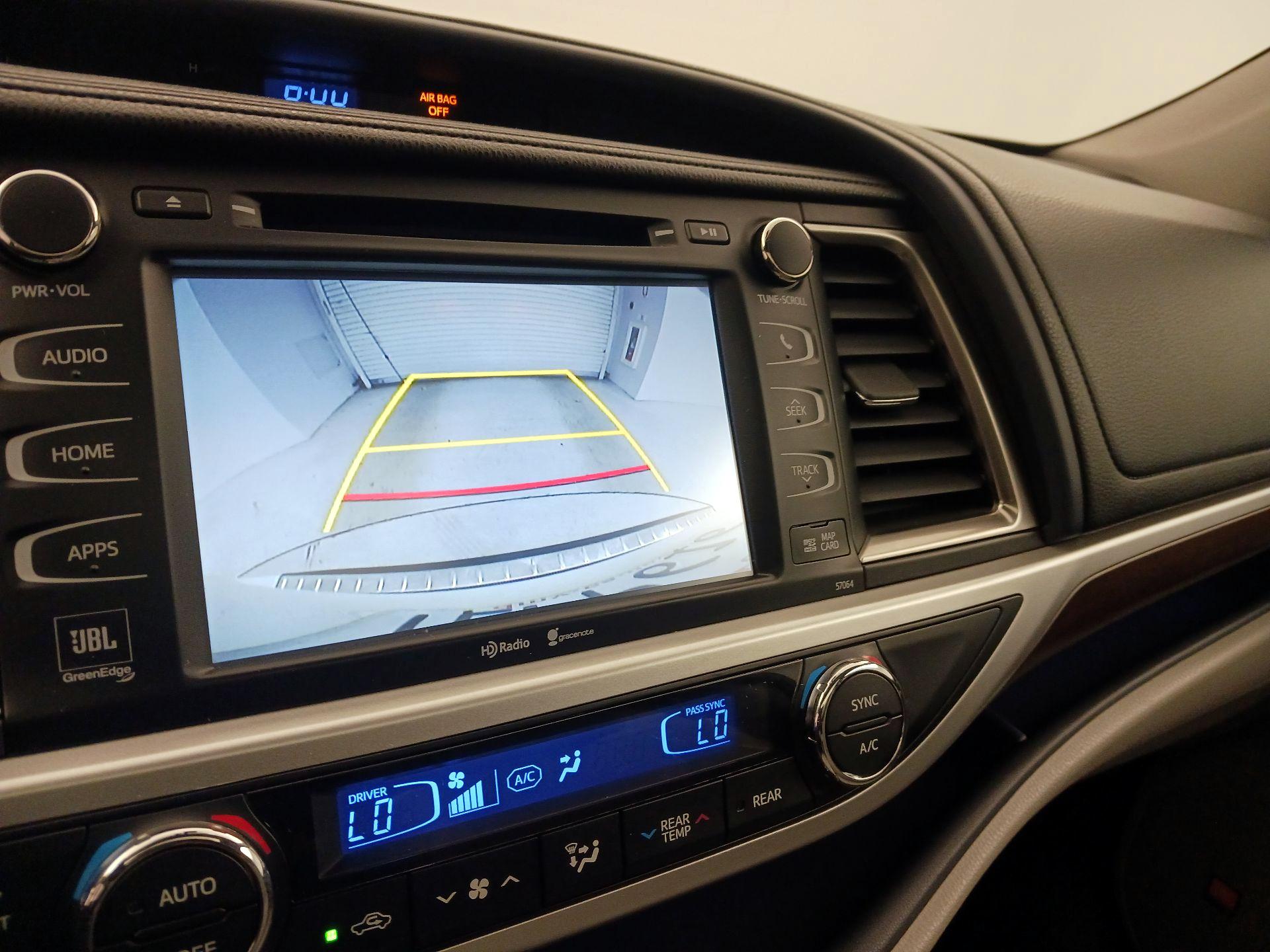 Thumbnail: 2014 Toyota Highlander - 15
