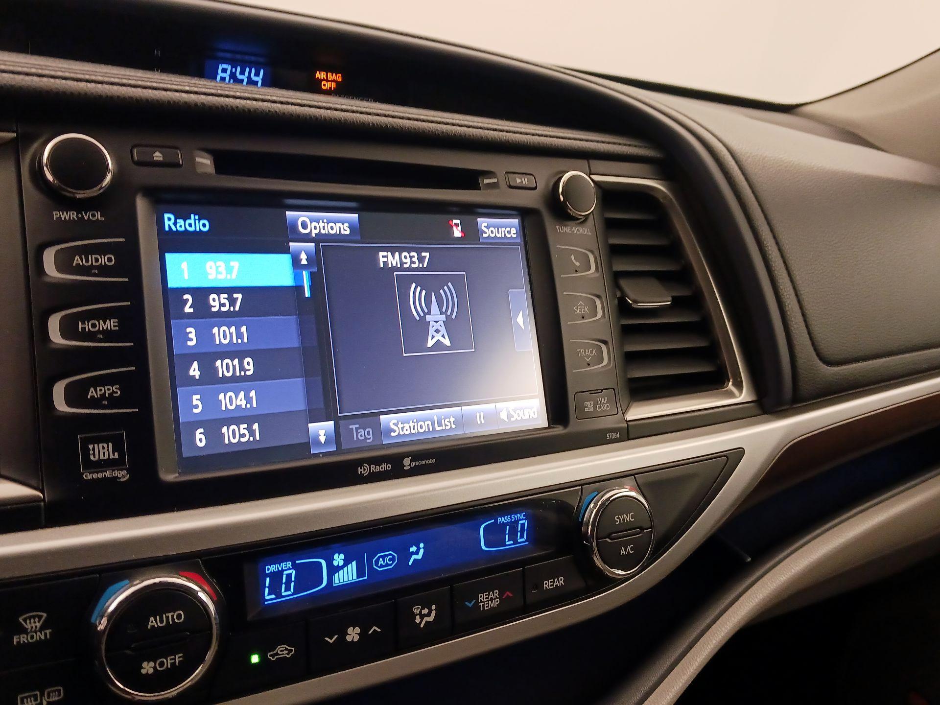 Thumbnail: 2014 Toyota Highlander - 16