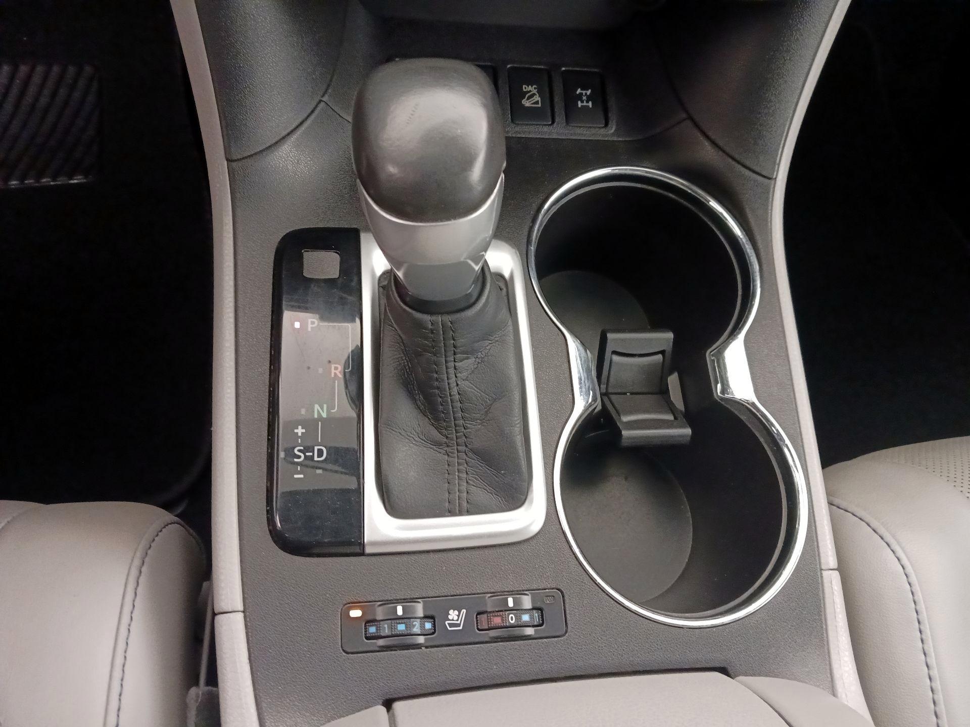 Thumbnail: 2014 Toyota Highlander - 18