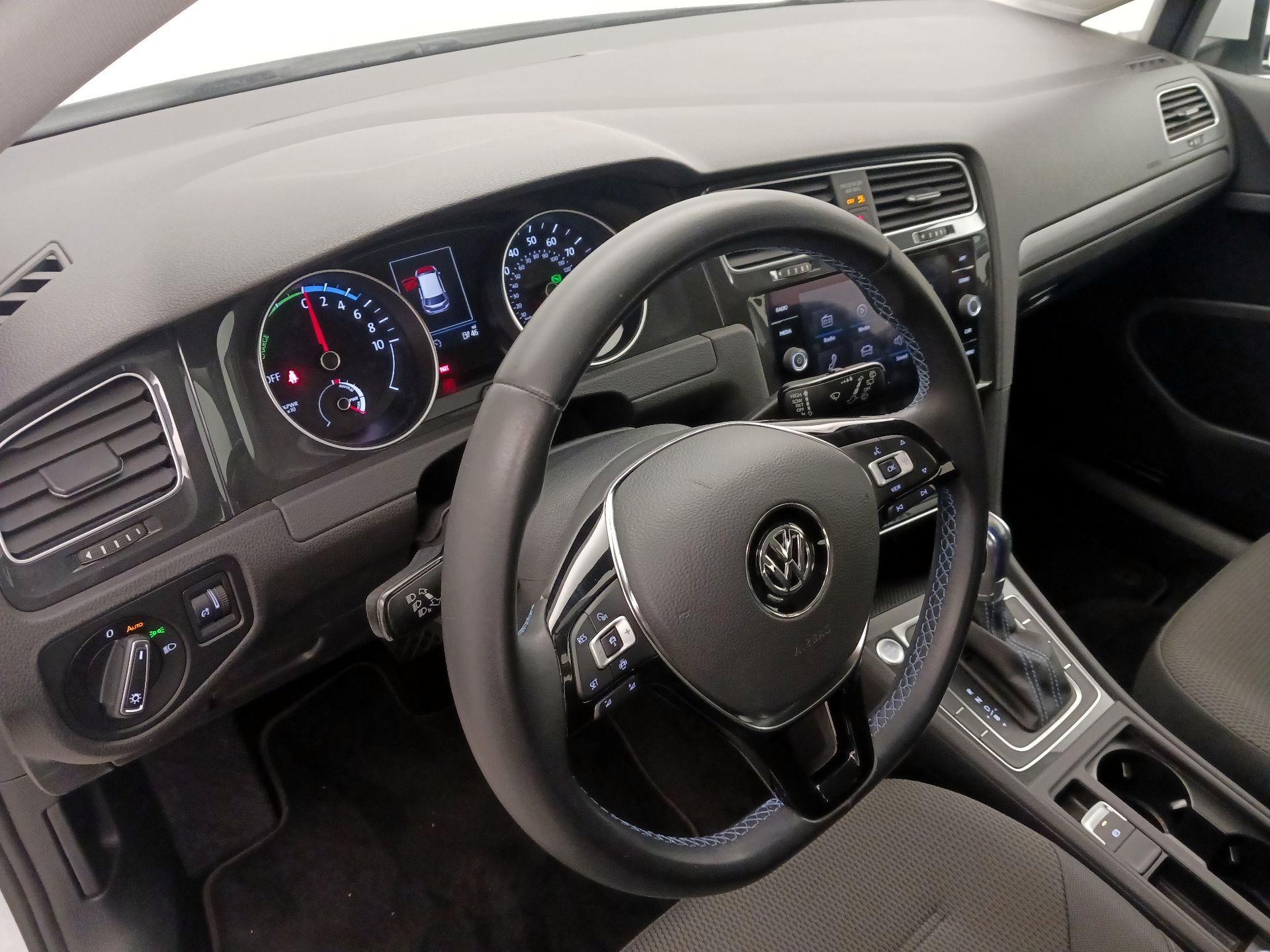 Thumbnail: 2019 Volkswagen e-Golf - 9