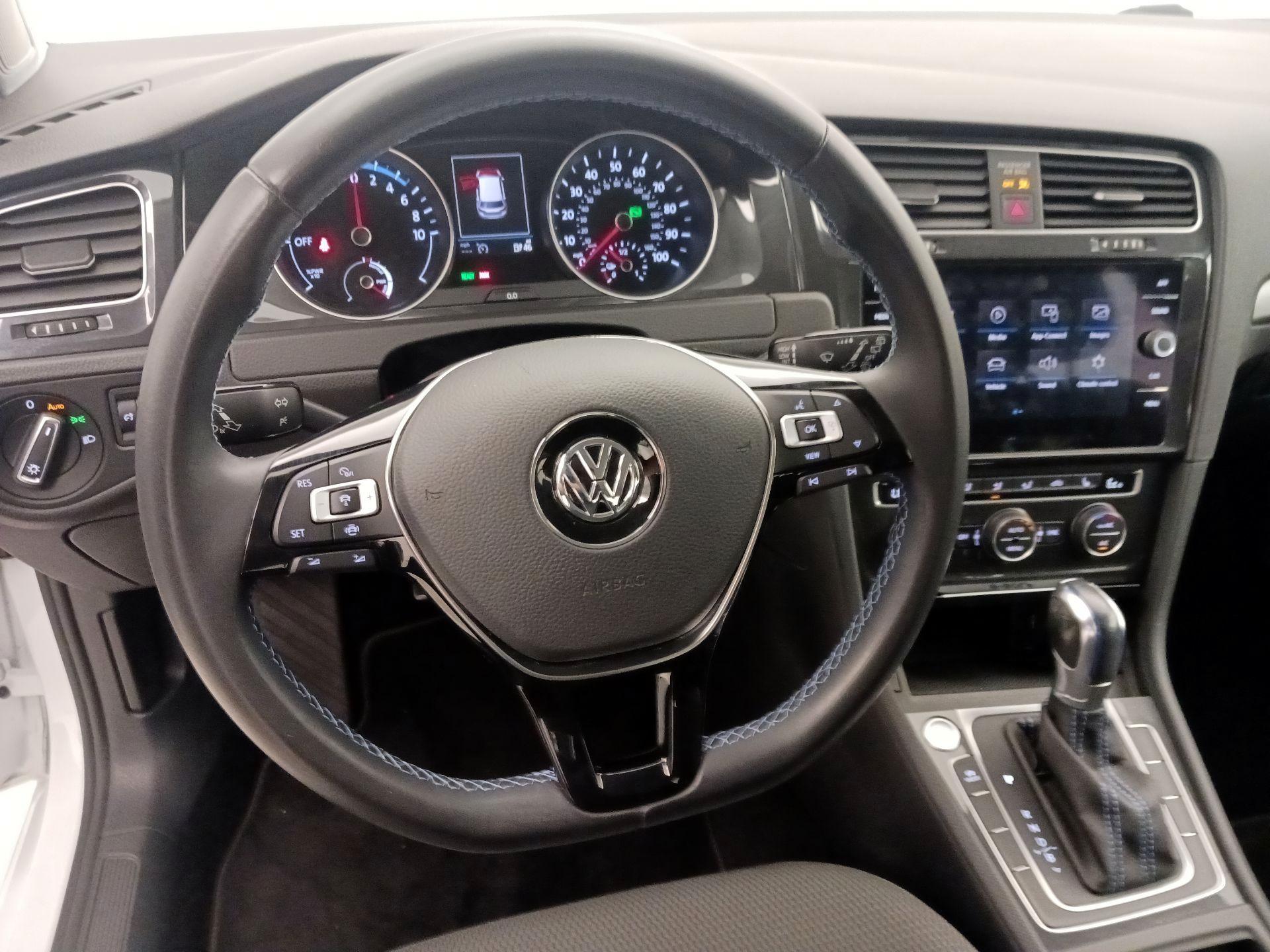 Thumbnail: 2019 Volkswagen e-Golf - 10