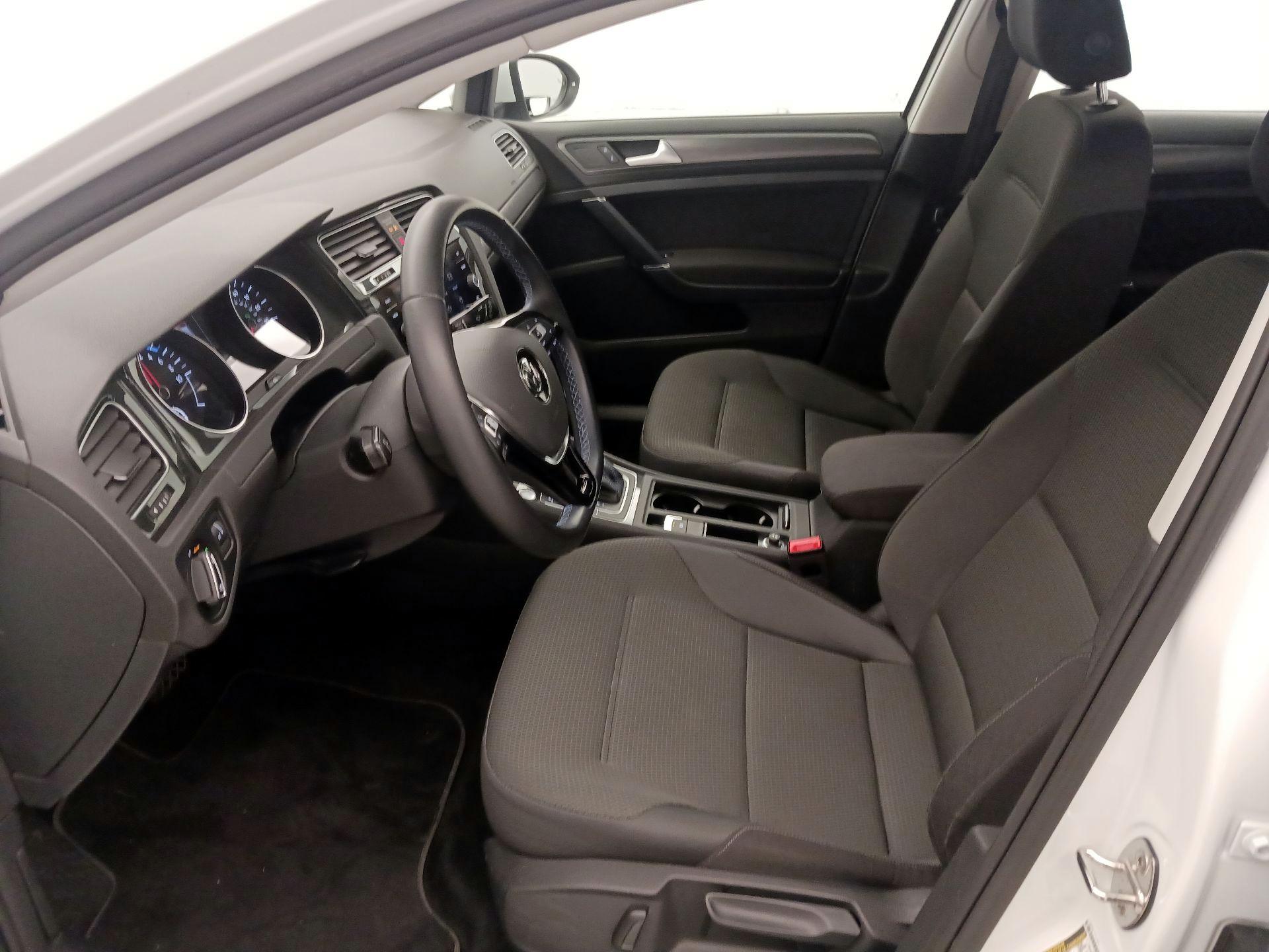 Thumbnail: 2019 Volkswagen e-Golf - 11