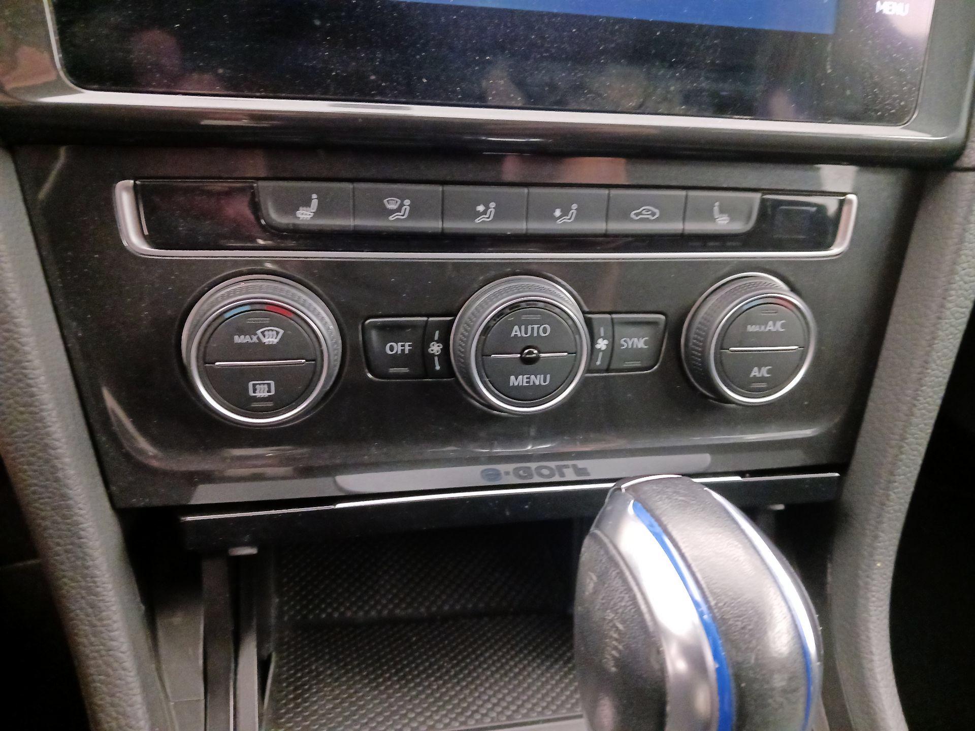 Thumbnail: 2019 Volkswagen e-Golf - 16