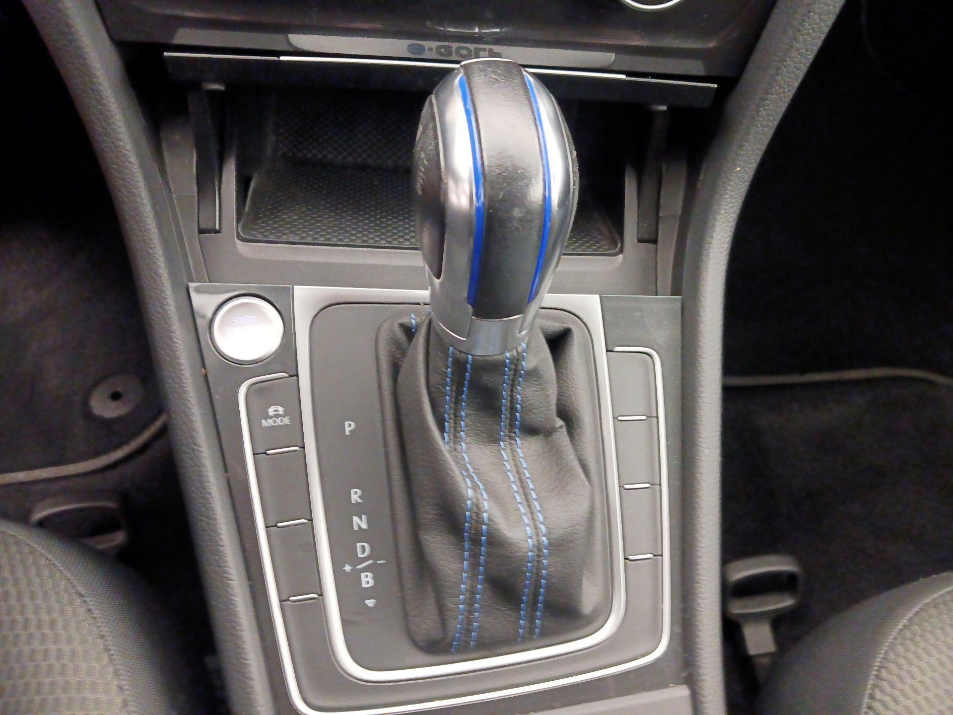 Thumbnail: 2019 Volkswagen e-Golf - 17