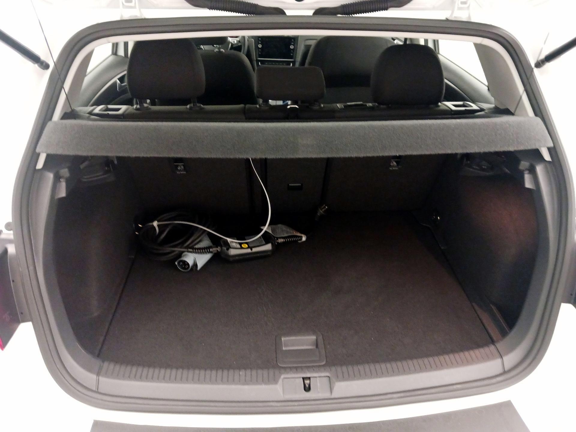 Thumbnail: 2019 Volkswagen e-Golf - 20