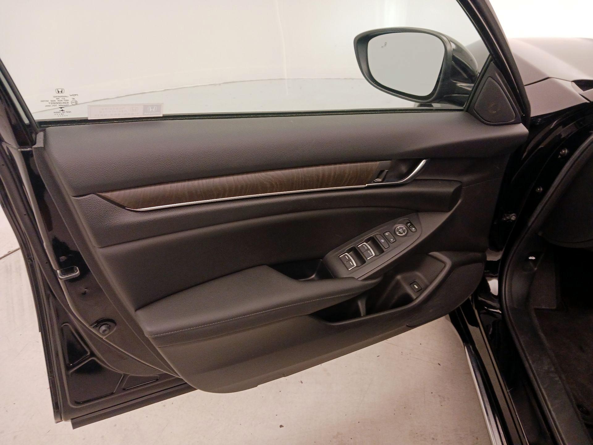 Thumbnail: 2019 Honda Accord - 12