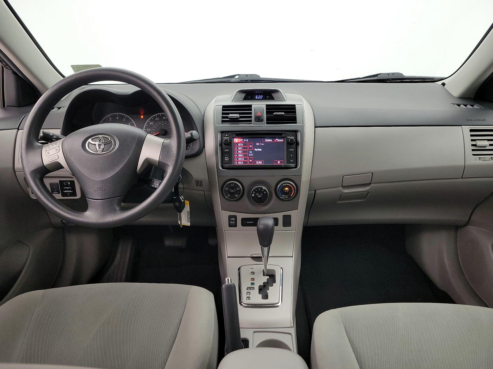 Thumbnail: 2013 Toyota Corolla - 9