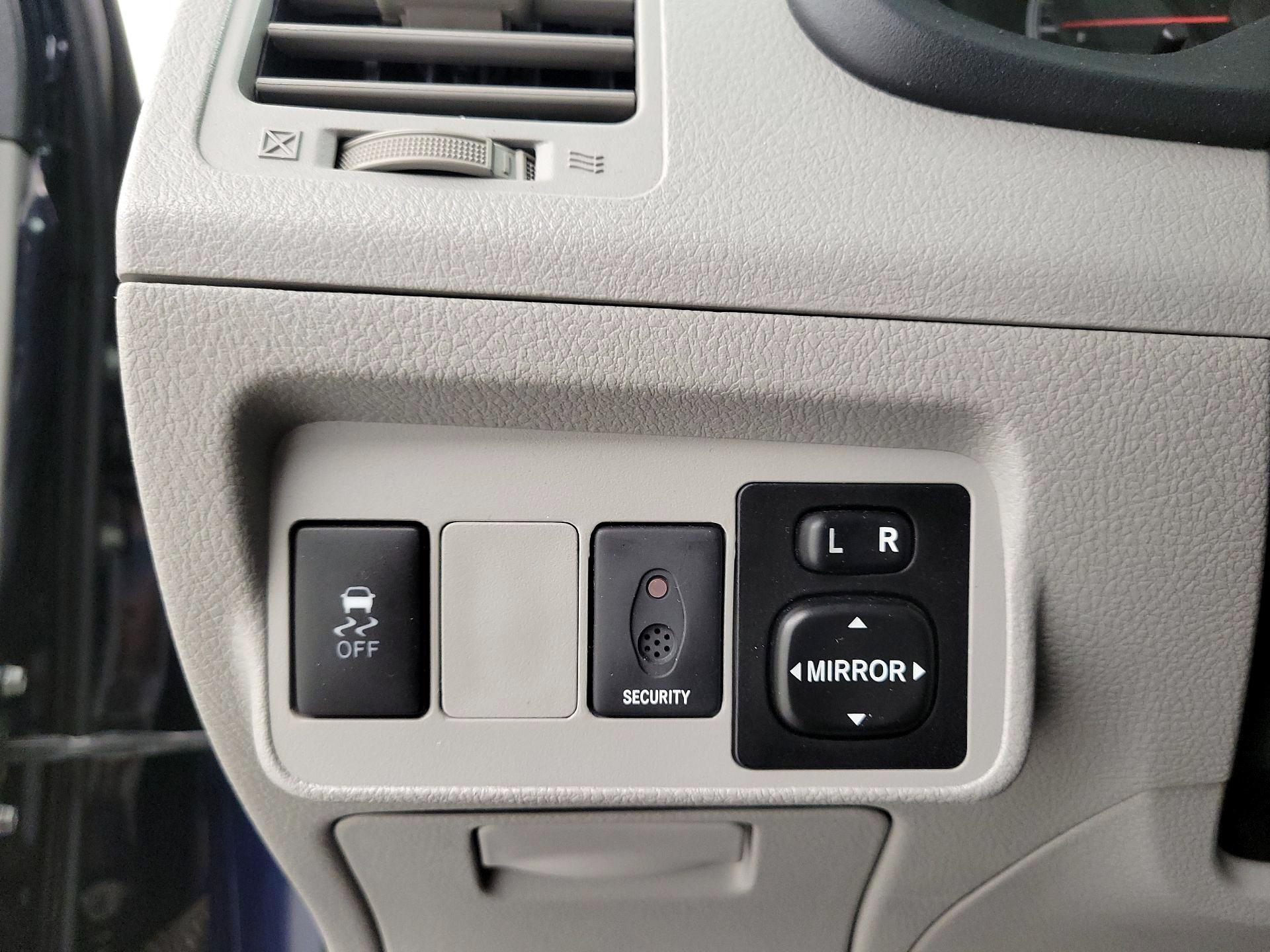 Thumbnail: 2013 Toyota Corolla - 13