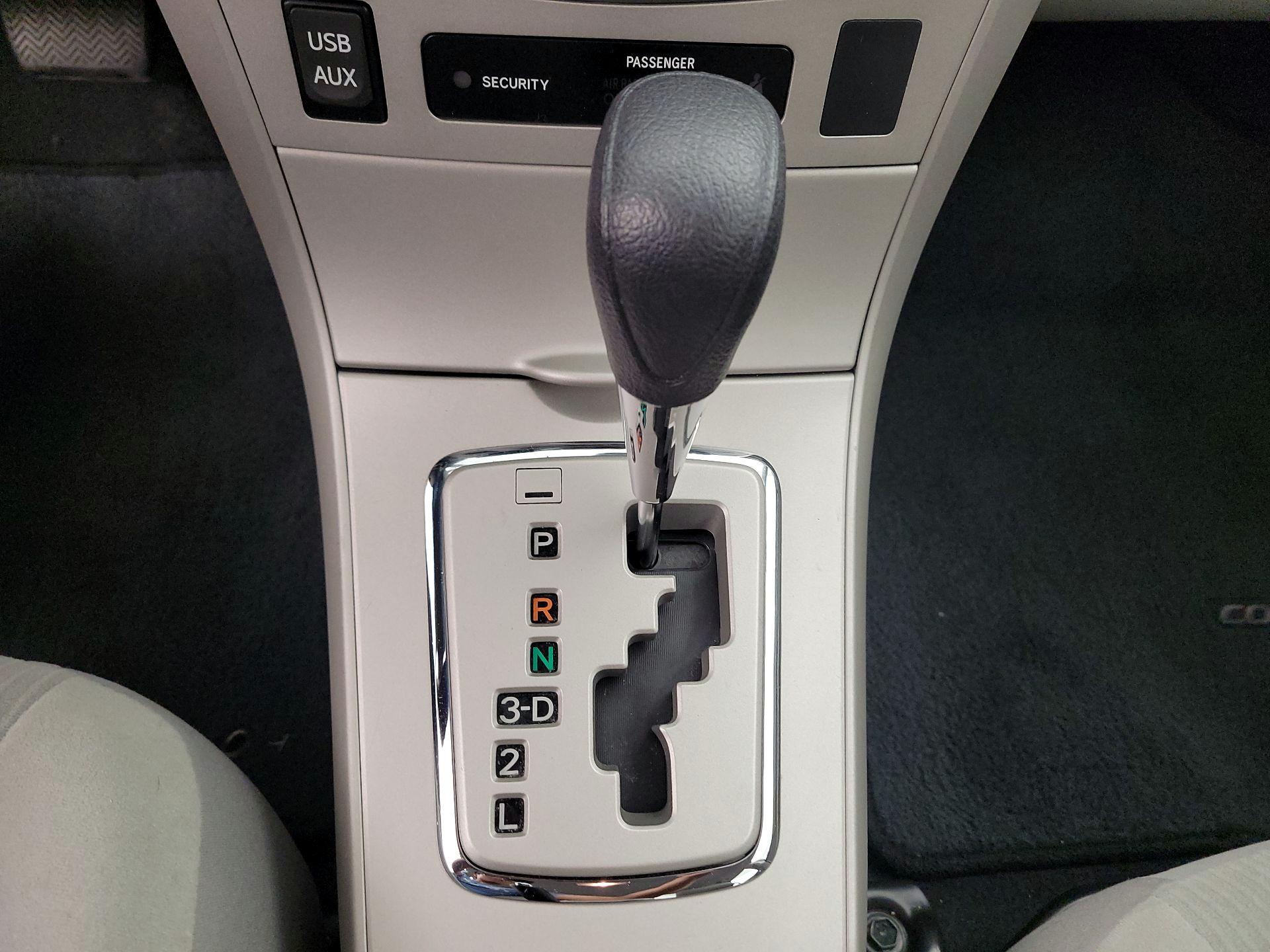 Thumbnail: 2013 Toyota Corolla - 16