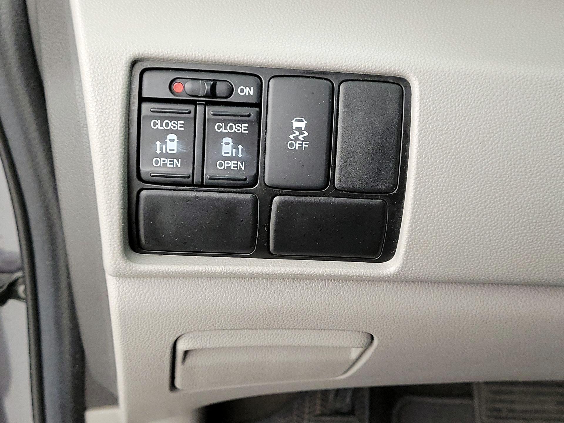 Thumbnail: 2014 Honda Odyssey - 13