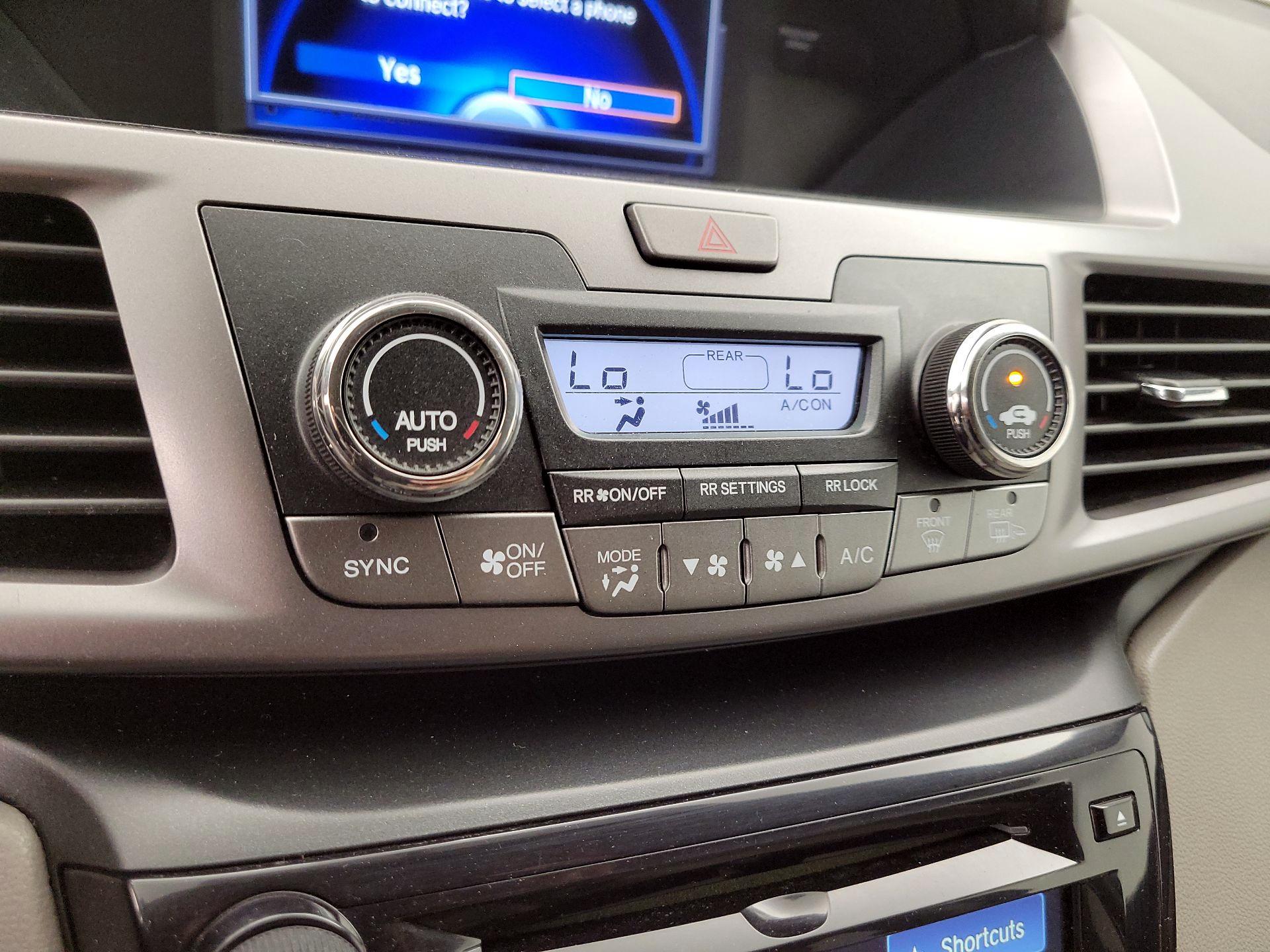 Thumbnail: 2014 Honda Odyssey - 16