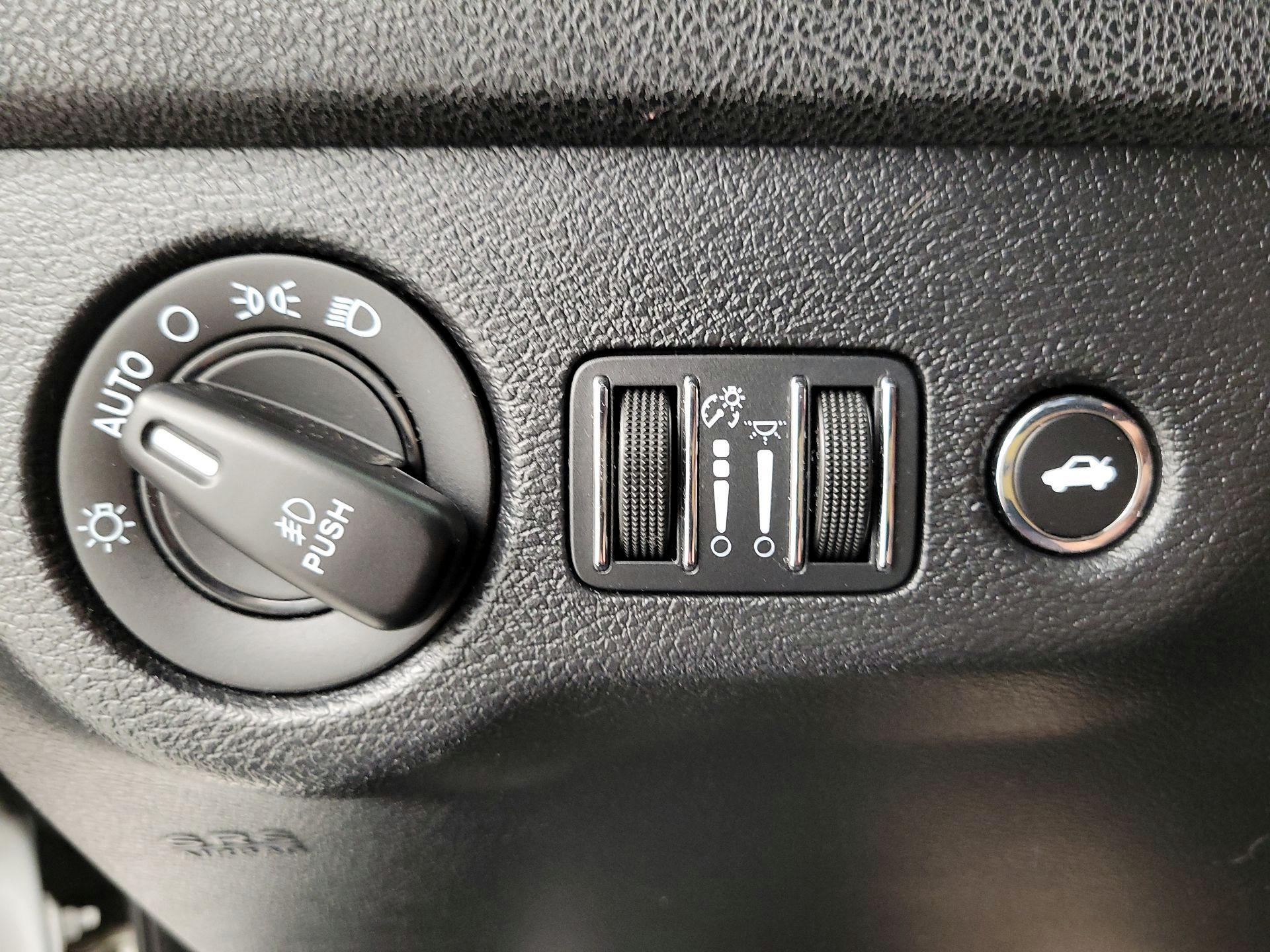 Thumbnail: 2016 Dodge Charger - 13