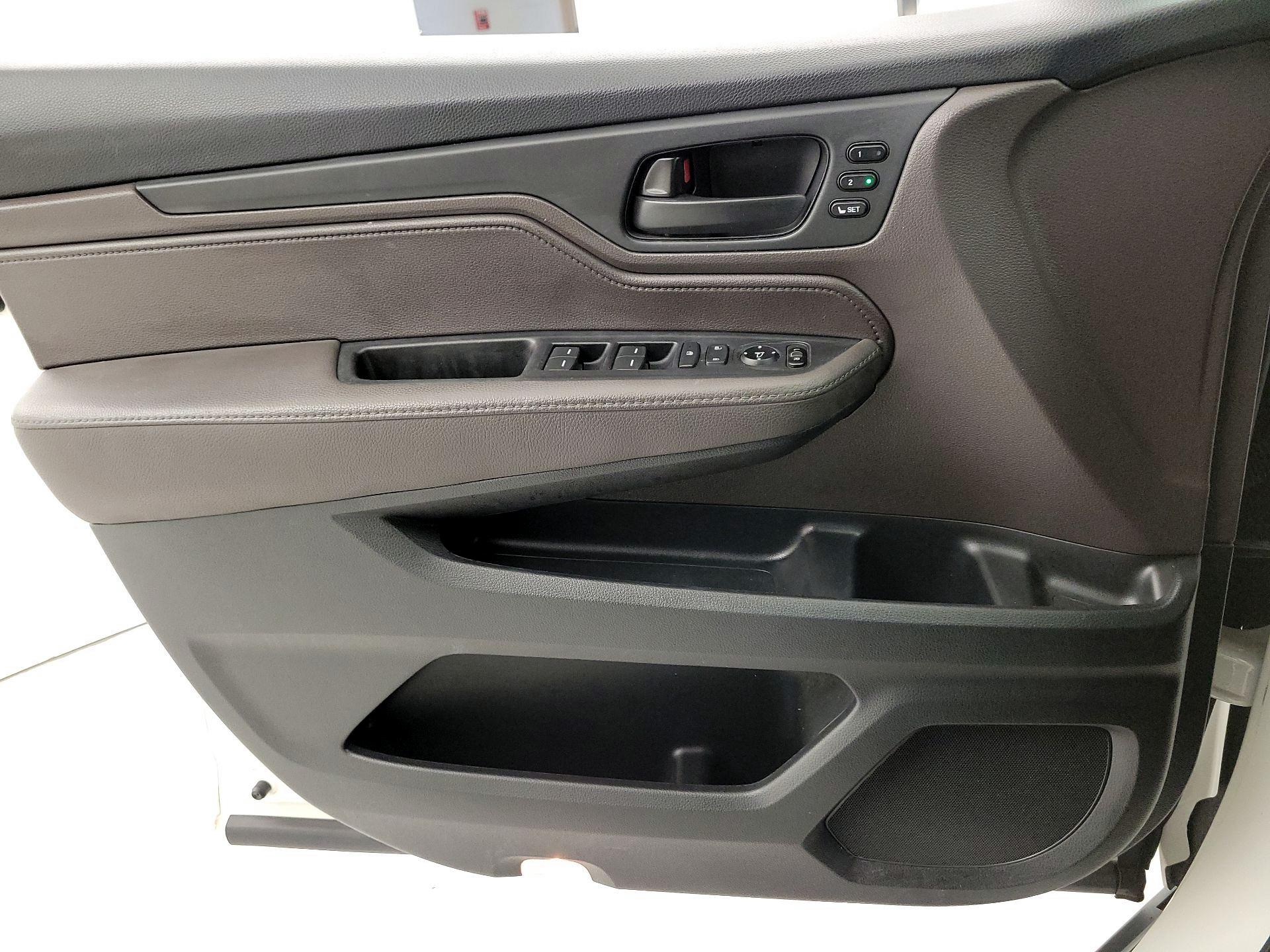 Thumbnail: 2019 Honda Odyssey - 12
