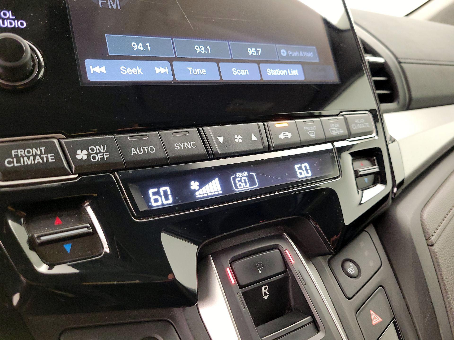 Thumbnail: 2019 Honda Odyssey - 16