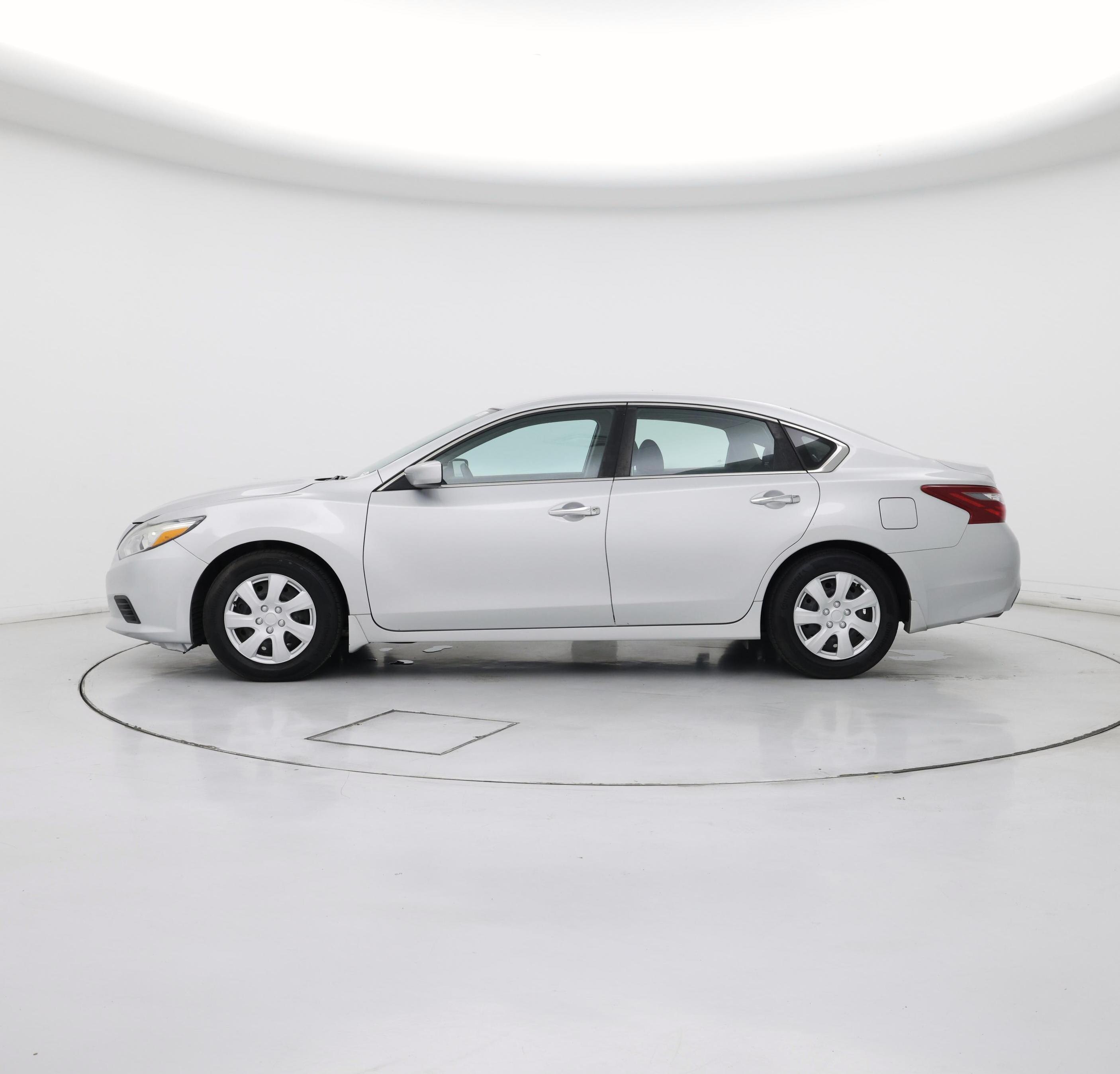 Thumbnail: 2018 Nissan Altima - 3