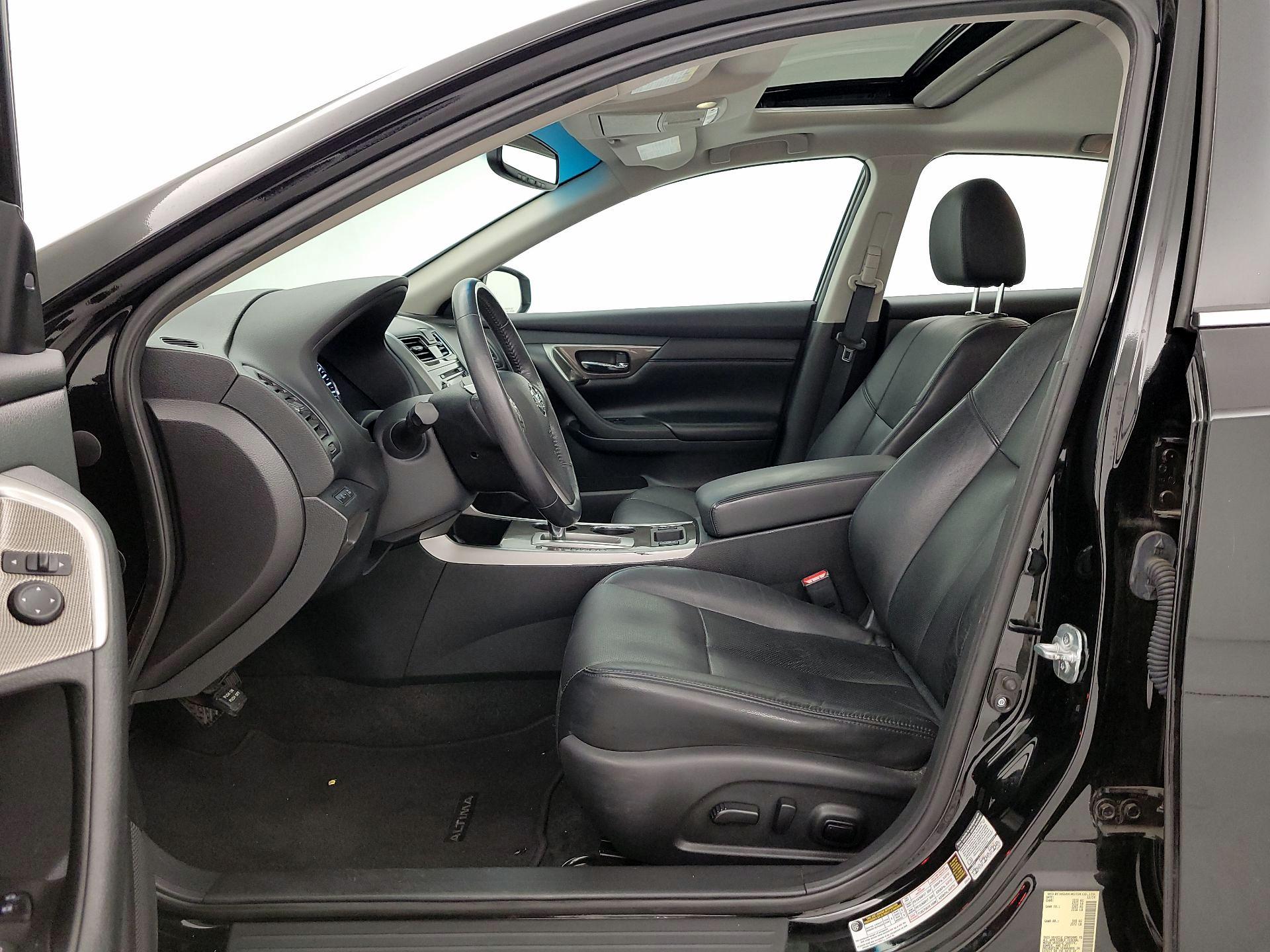Thumbnail: 2015 Nissan Altima - 11
