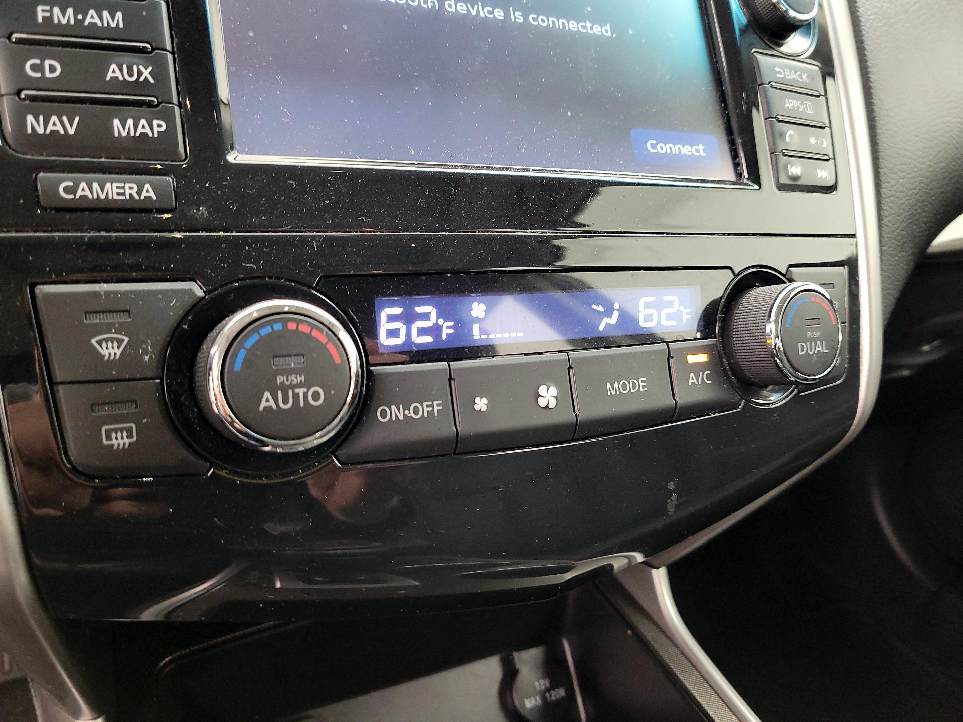 Thumbnail: 2015 Nissan Altima - 16