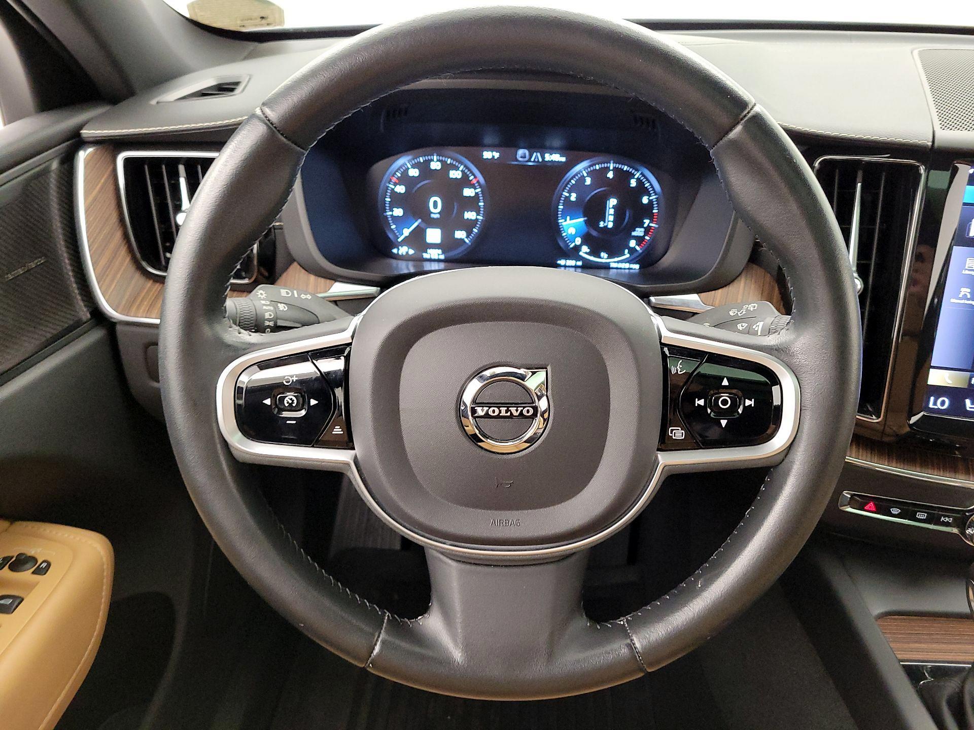 Thumbnail: 2021 Volvo XC60 - 10