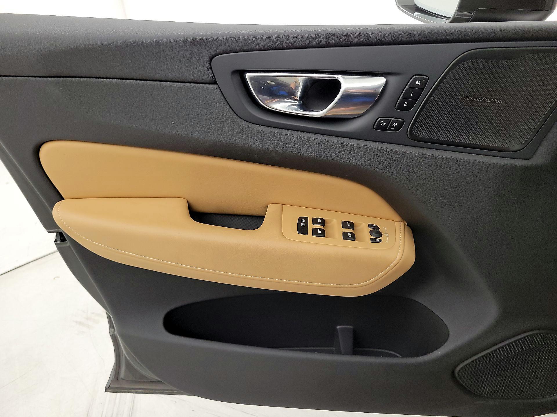 Thumbnail: 2021 Volvo XC60 - 12