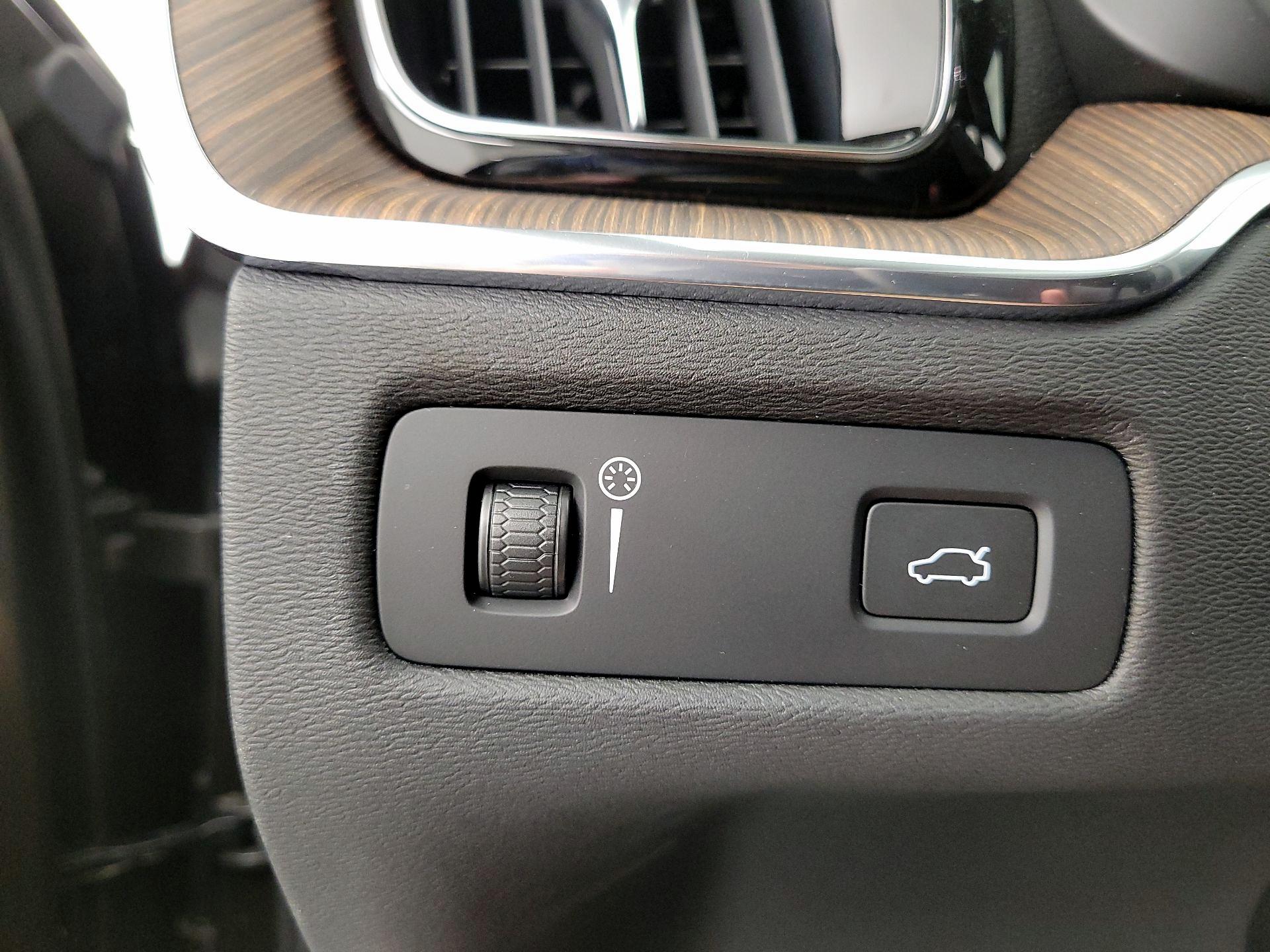 Thumbnail: 2021 Volvo XC60 - 13