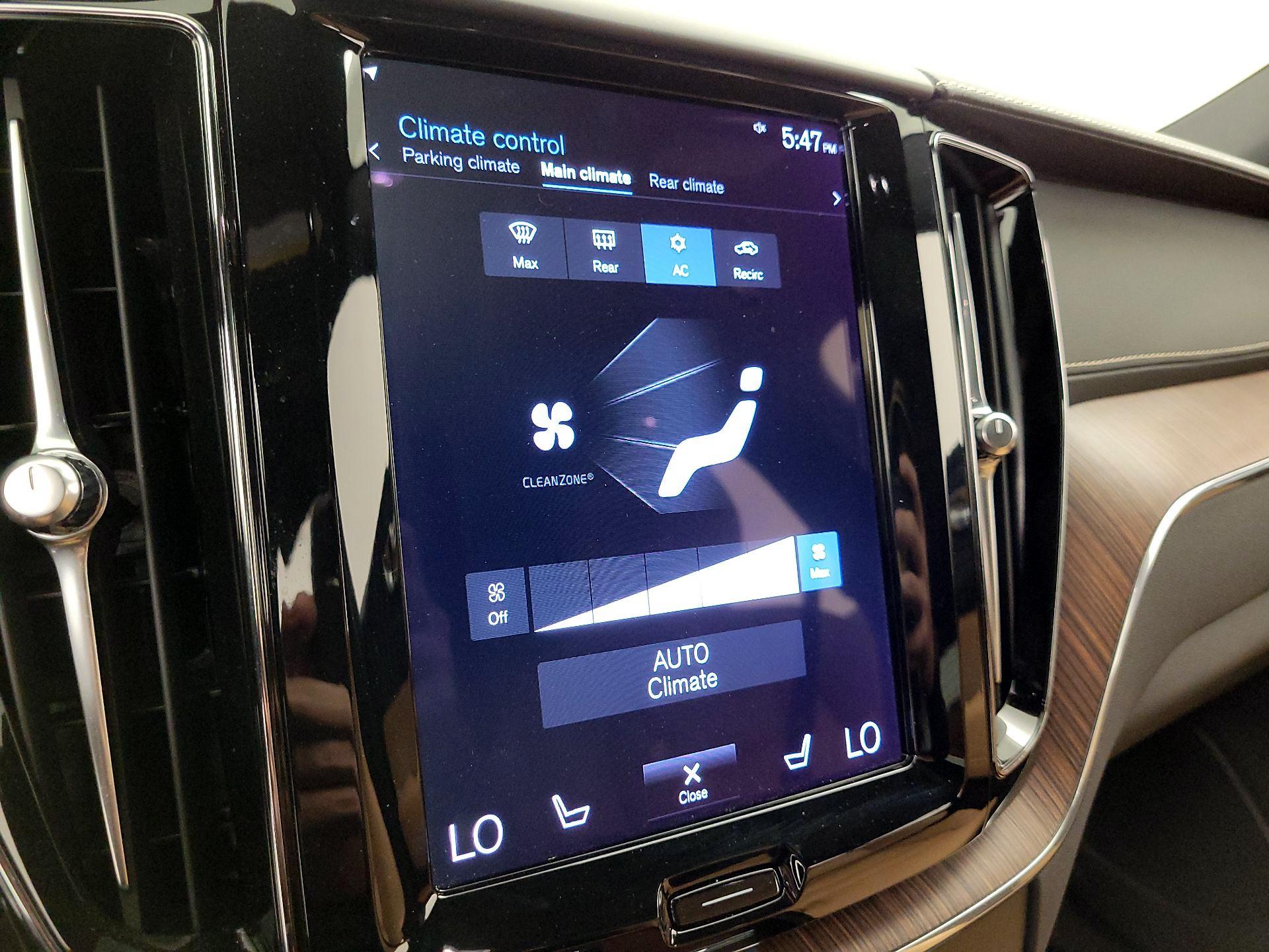 Thumbnail: 2021 Volvo XC60 - 17