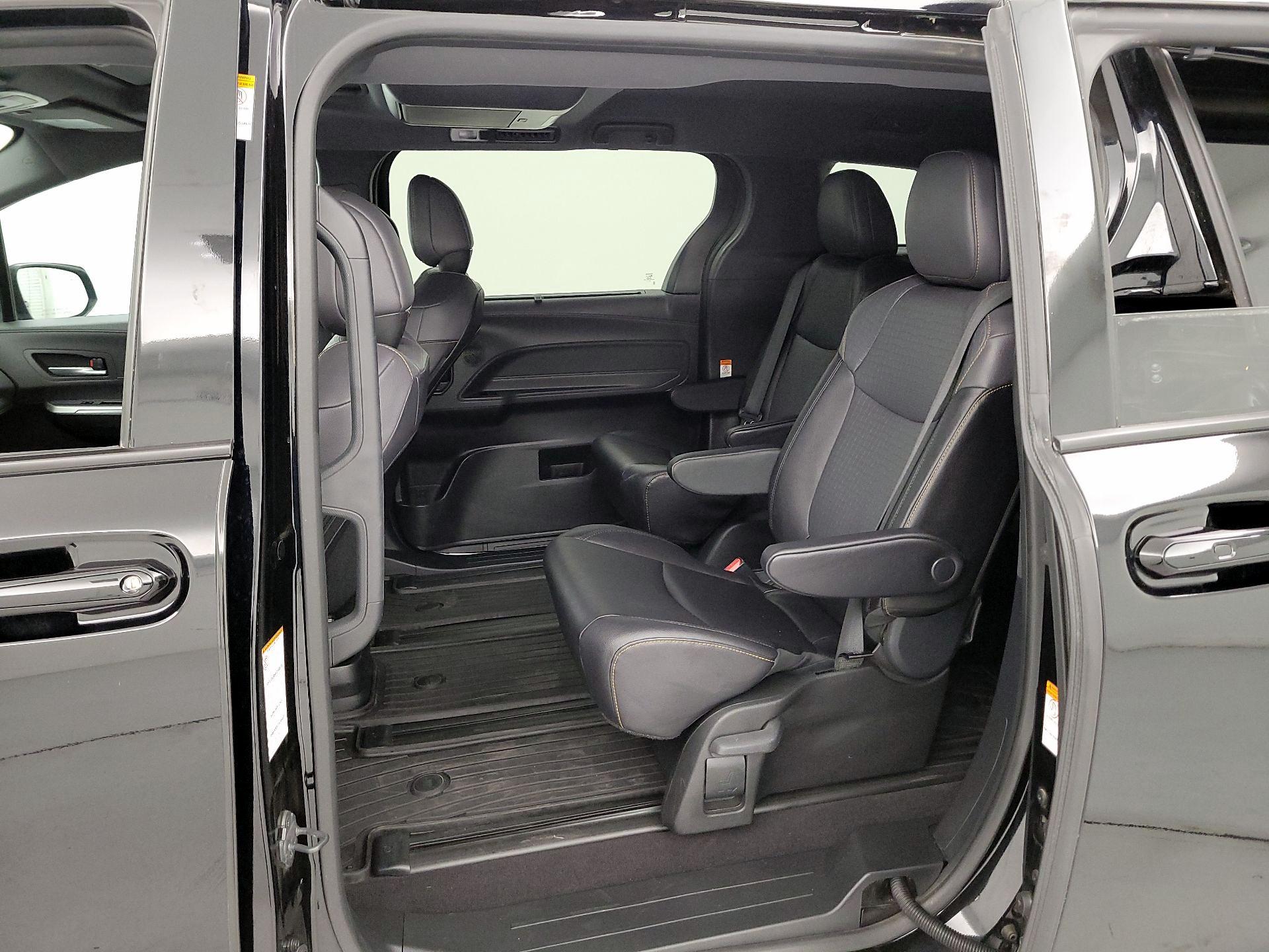 Thumbnail: 2024 Toyota Sienna - 18