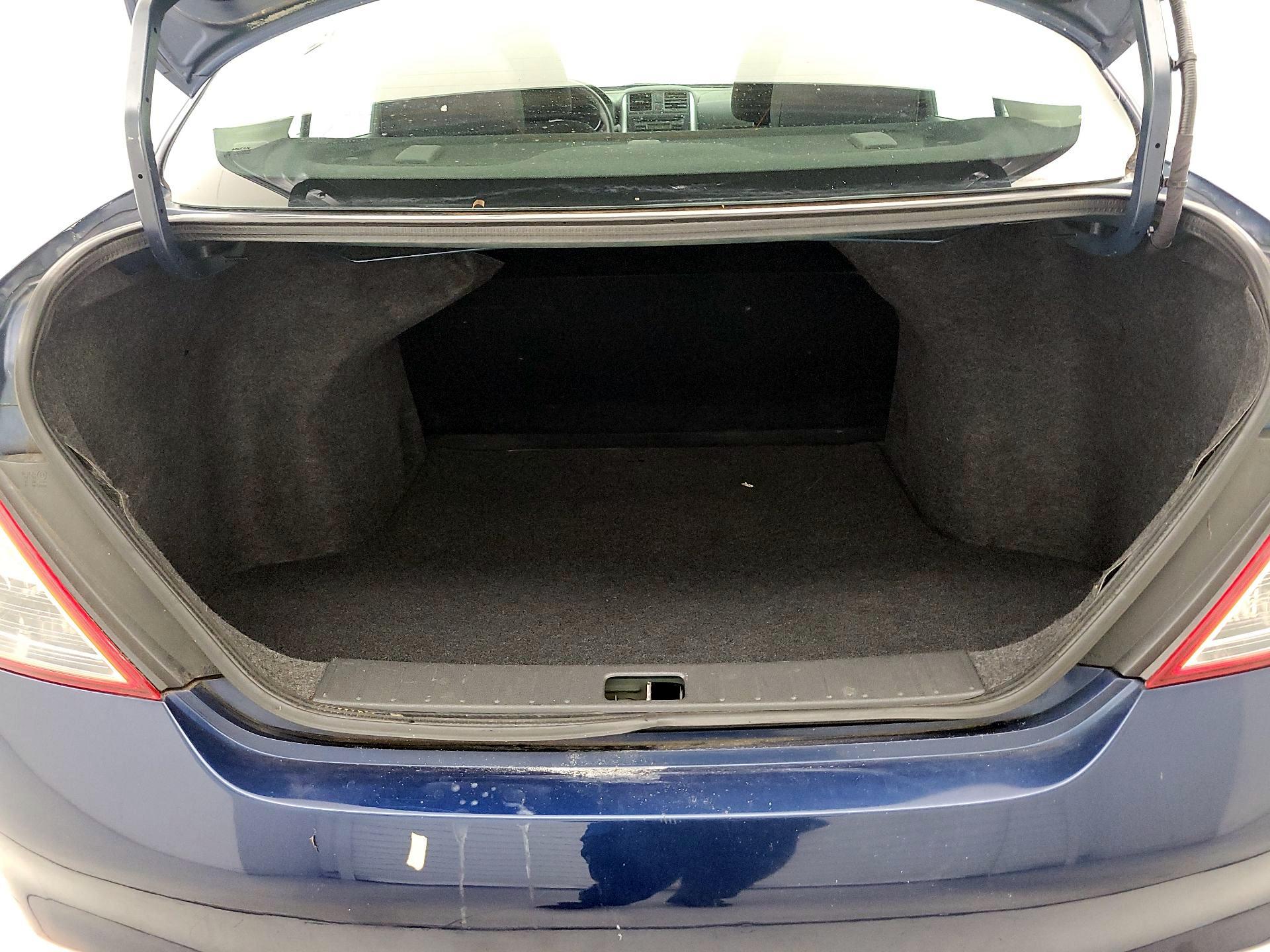 Thumbnail: 2013 Nissan Versa - 18