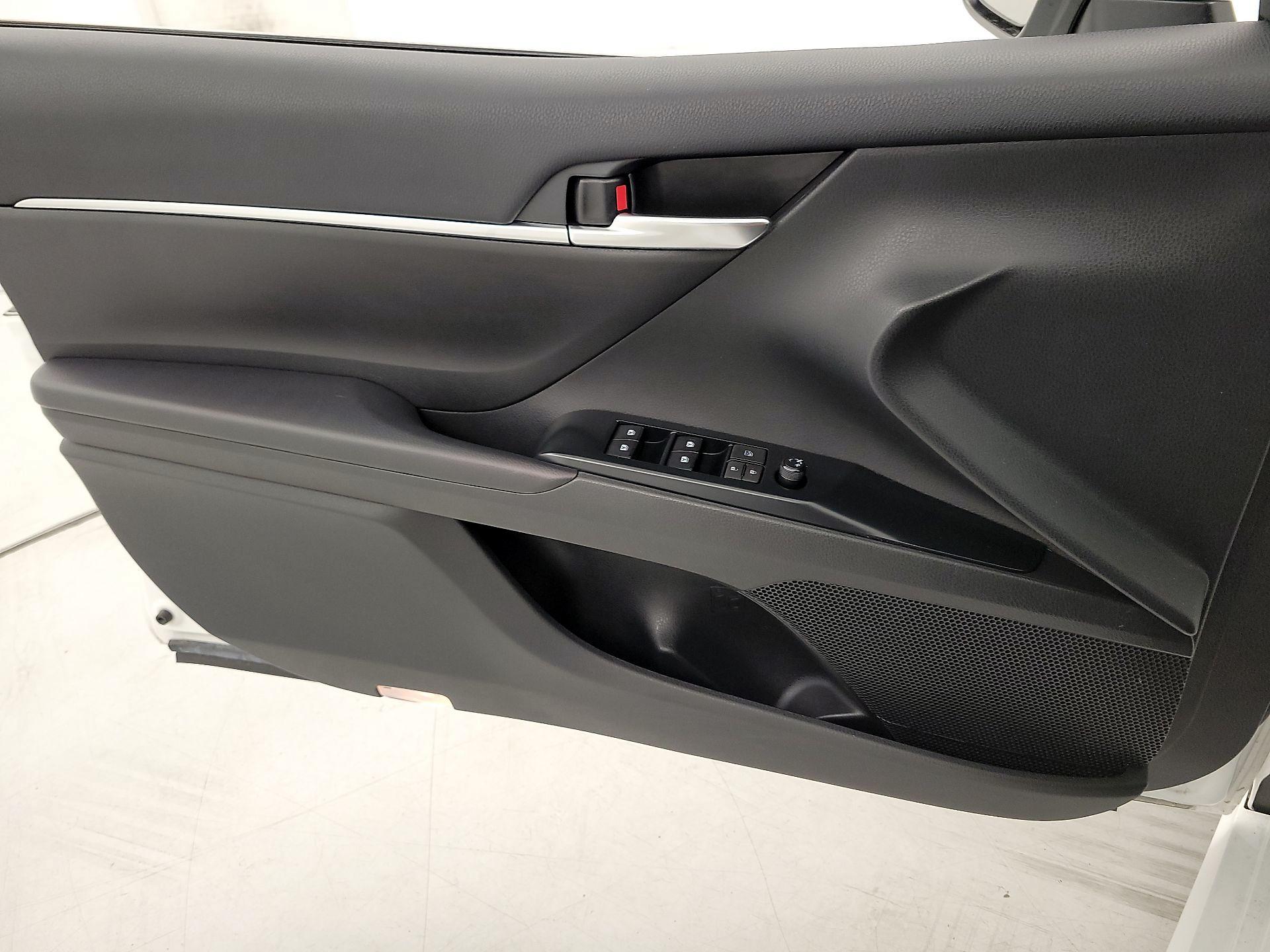 Thumbnail: 2019 Toyota Camry - 12