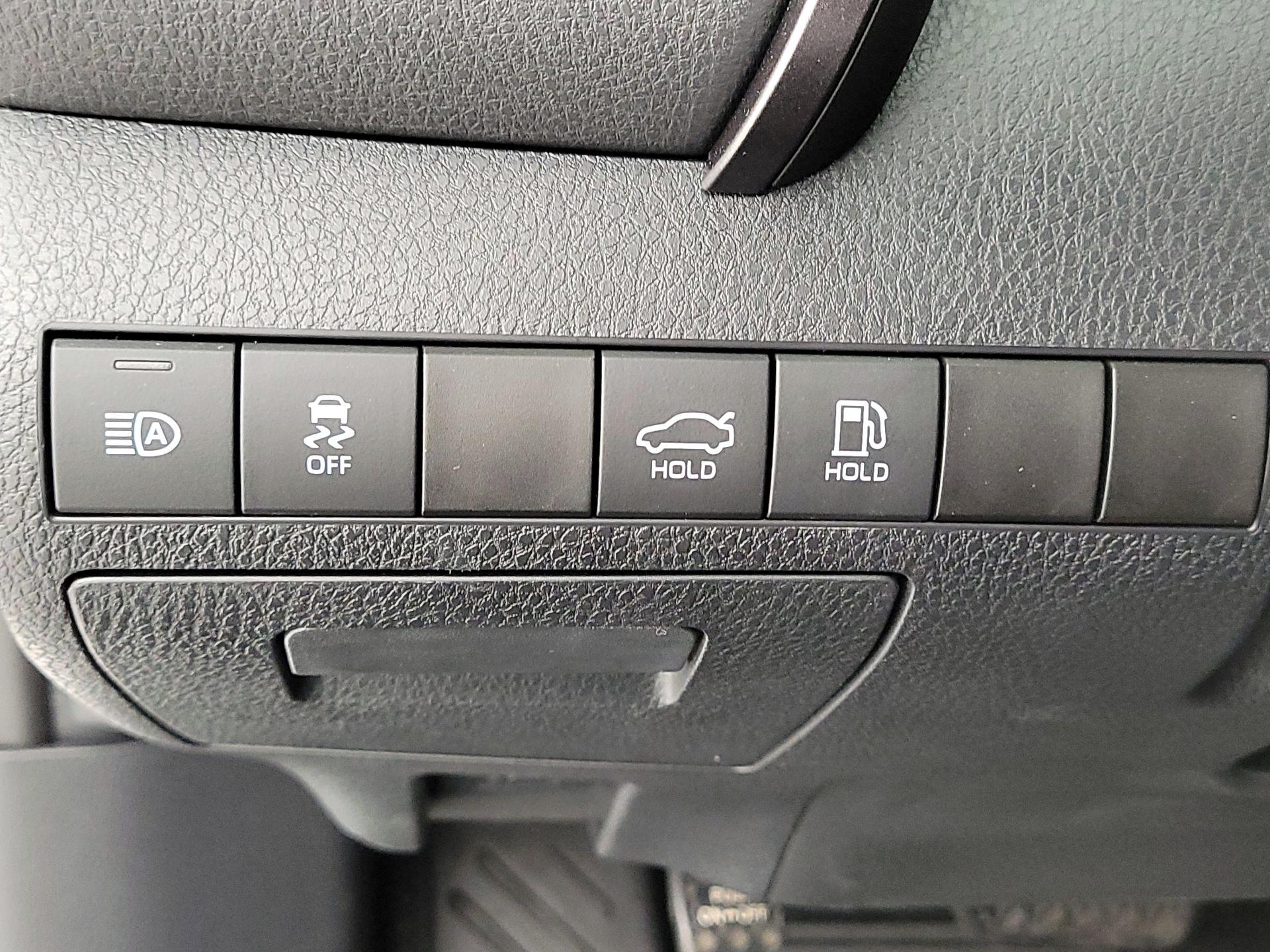 Thumbnail: 2019 Toyota Camry - 13