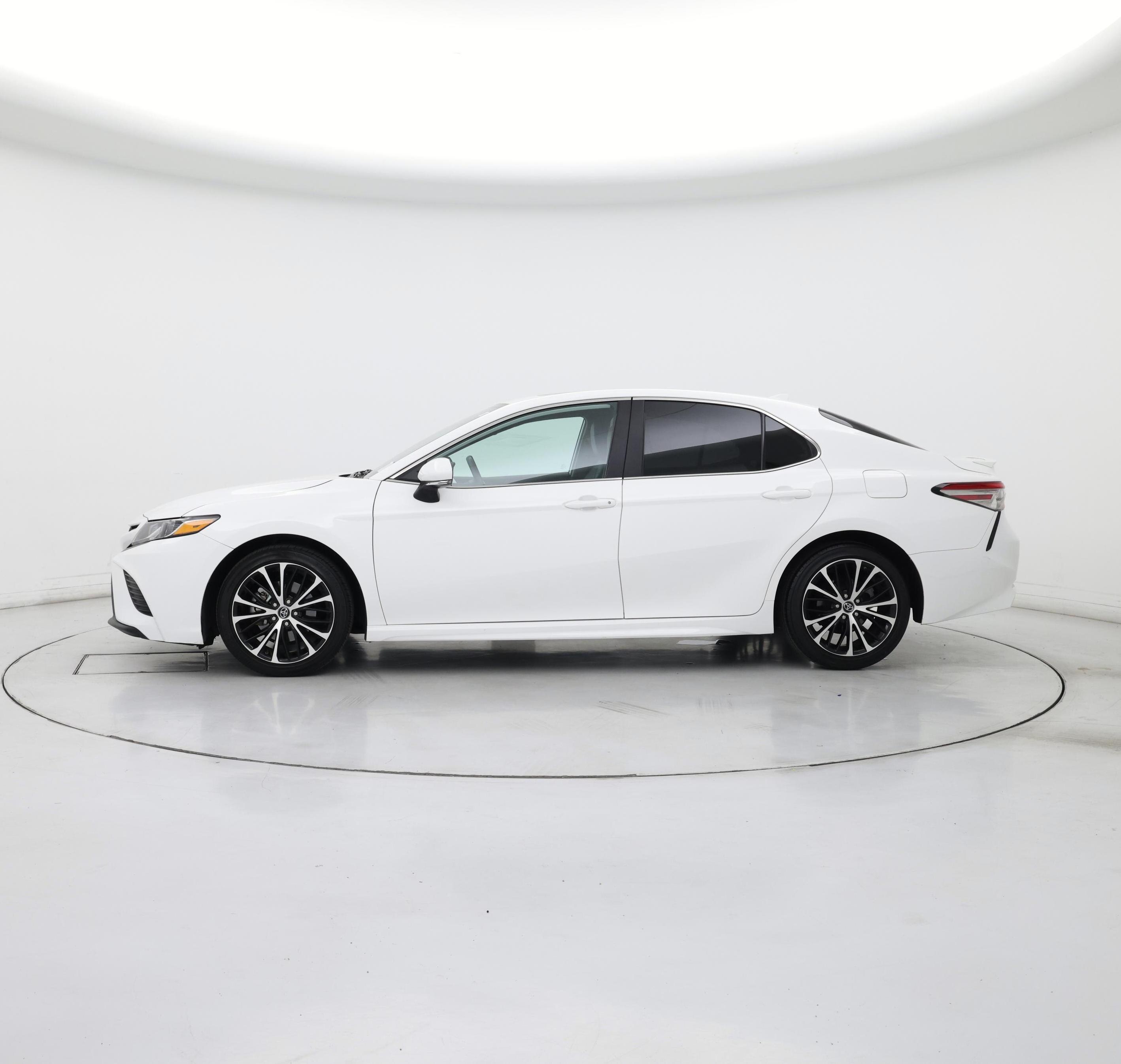 Thumbnail: 2019 Toyota Camry - 3