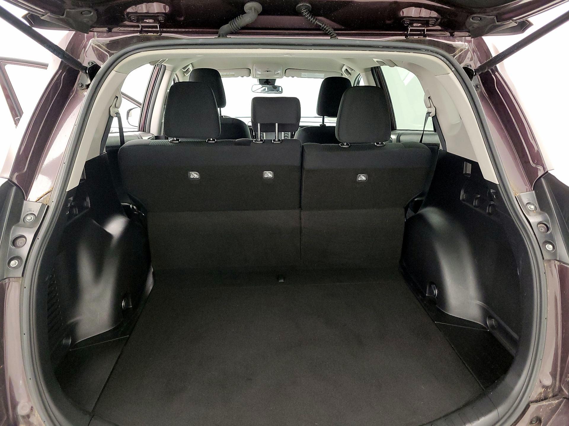 Thumbnail: 2017 Toyota RAV4 - 20