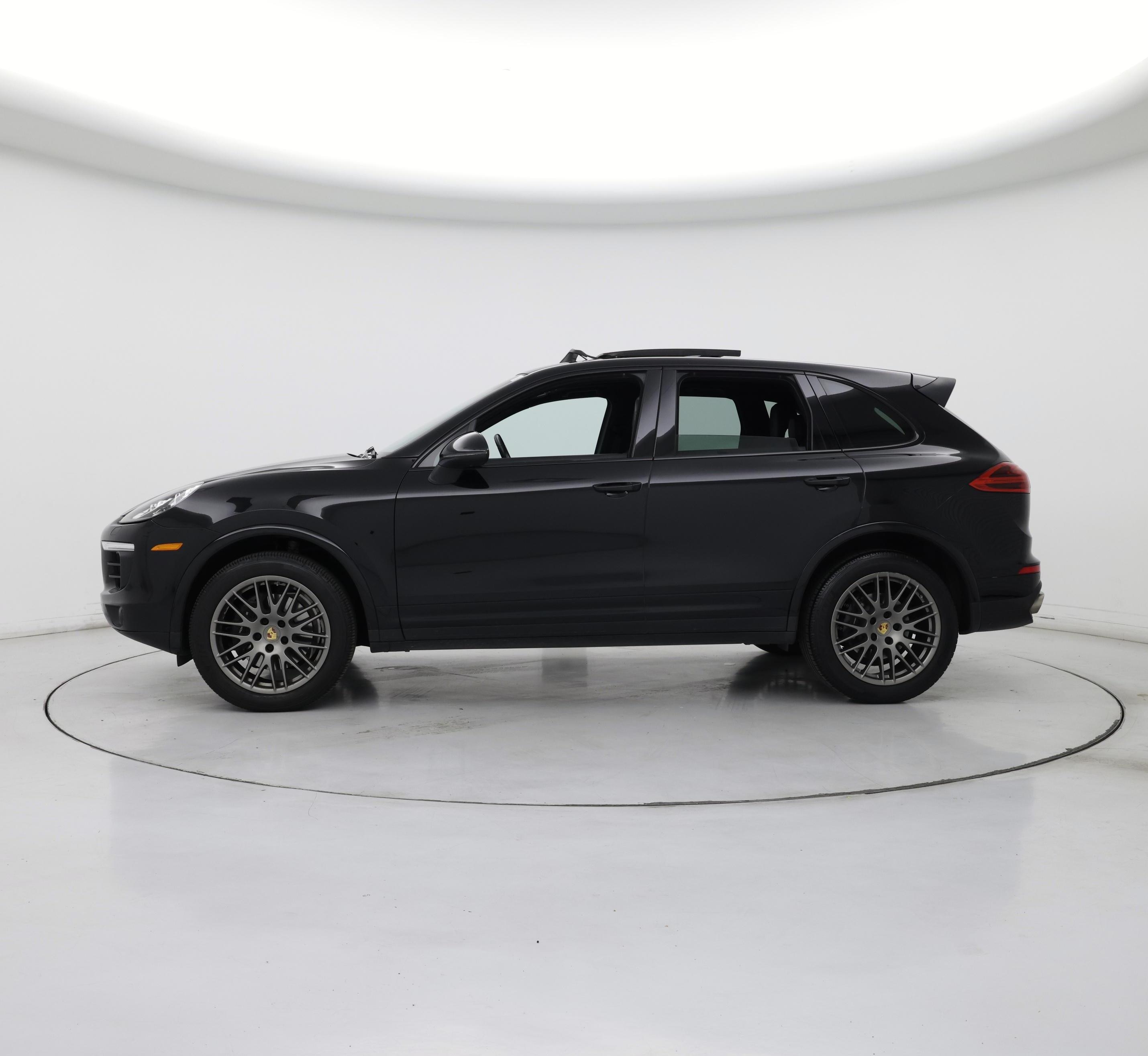 Thumbnail: 2017 Porsche Cayenne - 3