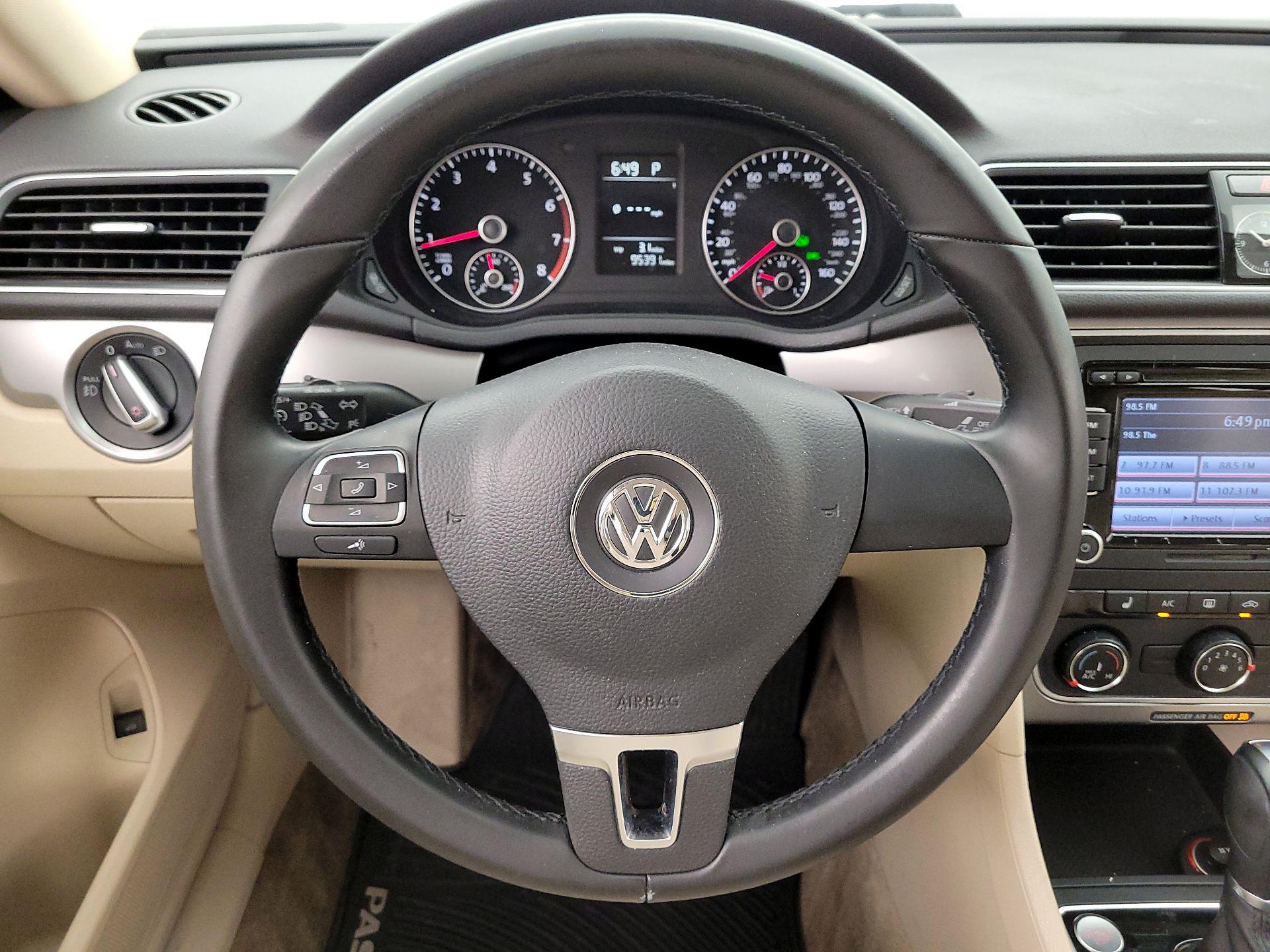 Thumbnail: 2015 Volkswagen Passat - 10